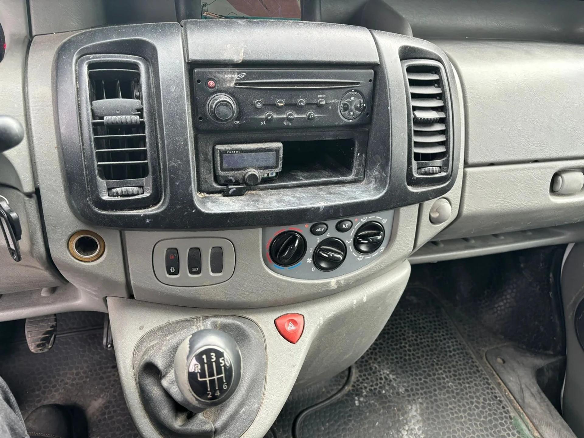 Foto 8 van Renault Trafic L2 airco navi 2.5 107kw