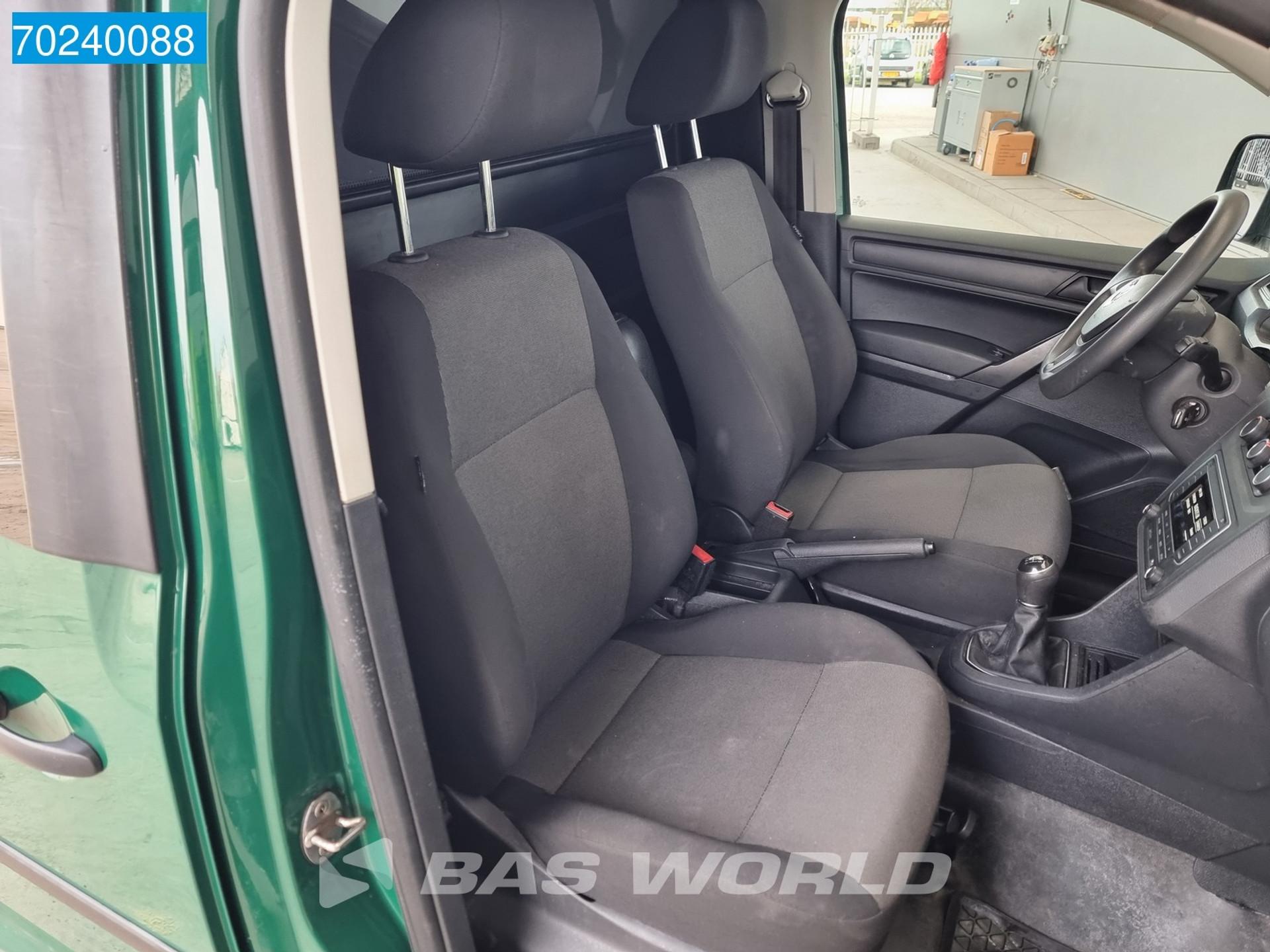 Foto 13 van Volkswagen Caddy 110PK L1H1 4-Motion Euro6 Airco Trekhaak 4x4 4WD Allrad 3m3 Airco Trekhaak Cruise control