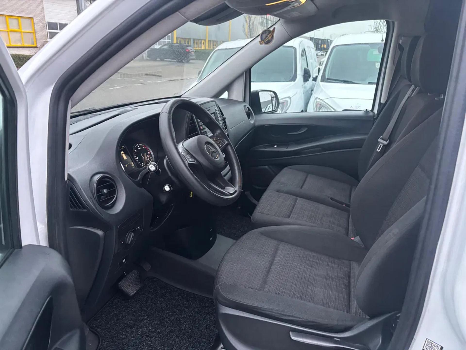 Foto 12 van Mercedes-Benz 114CDI L2H1 Automaat Cruisecontrol Navi Dubbele schuifdeur EURO 6