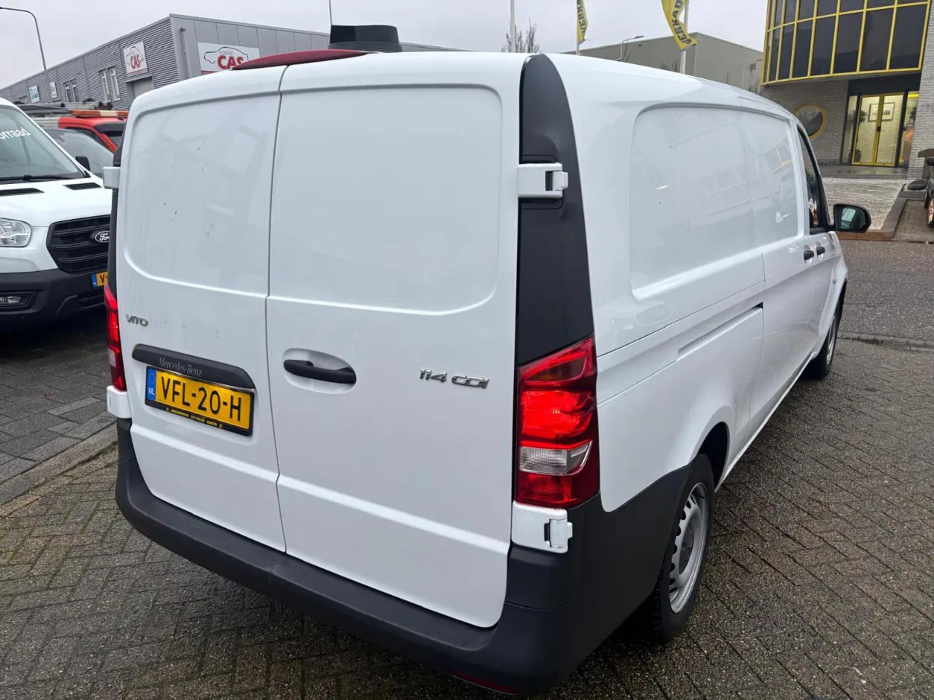 Foto 4 van Mercedes-Benz 114CDI L2H1 Automaat Cruisecontrol Navi Dubbele schuifdeur EURO 6