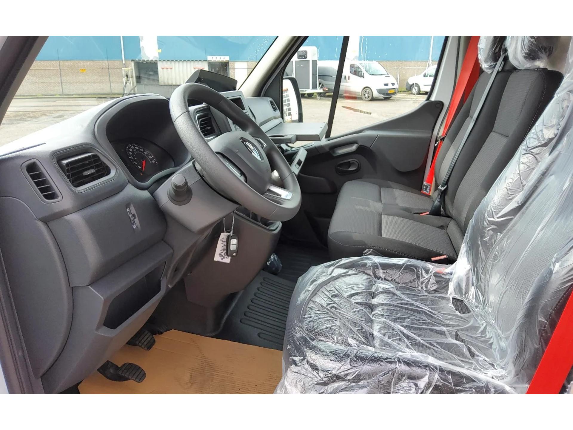 Foto 11 van Renault Master 165.35 WIT L3H2 DL GESLOTEN - EURO 6 -RED EDITION