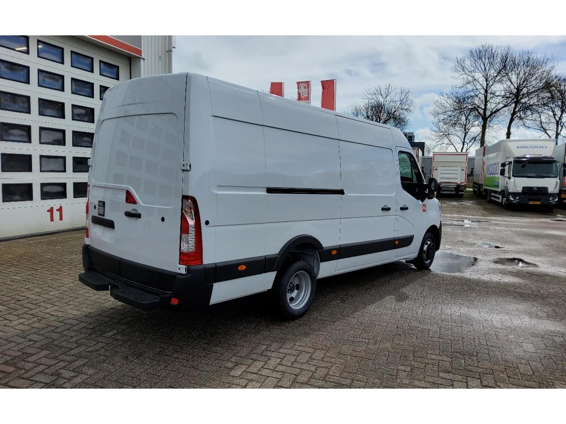 Foto 3 van Renault Master 165.35 WIT L3H2 DL GESLOTEN - EURO 6 -RED EDITION