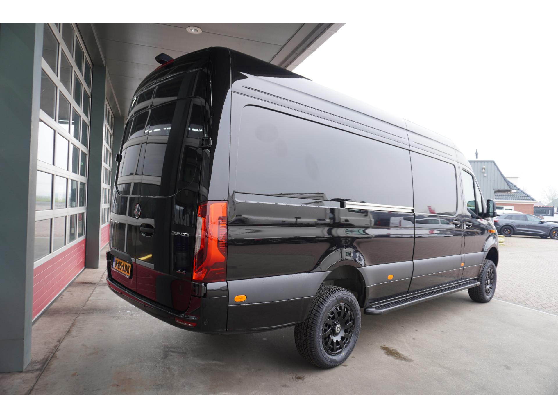 Foto 4 van Mercedes-Benz 319 CDI 191PK L3H2 4x4 Automaat