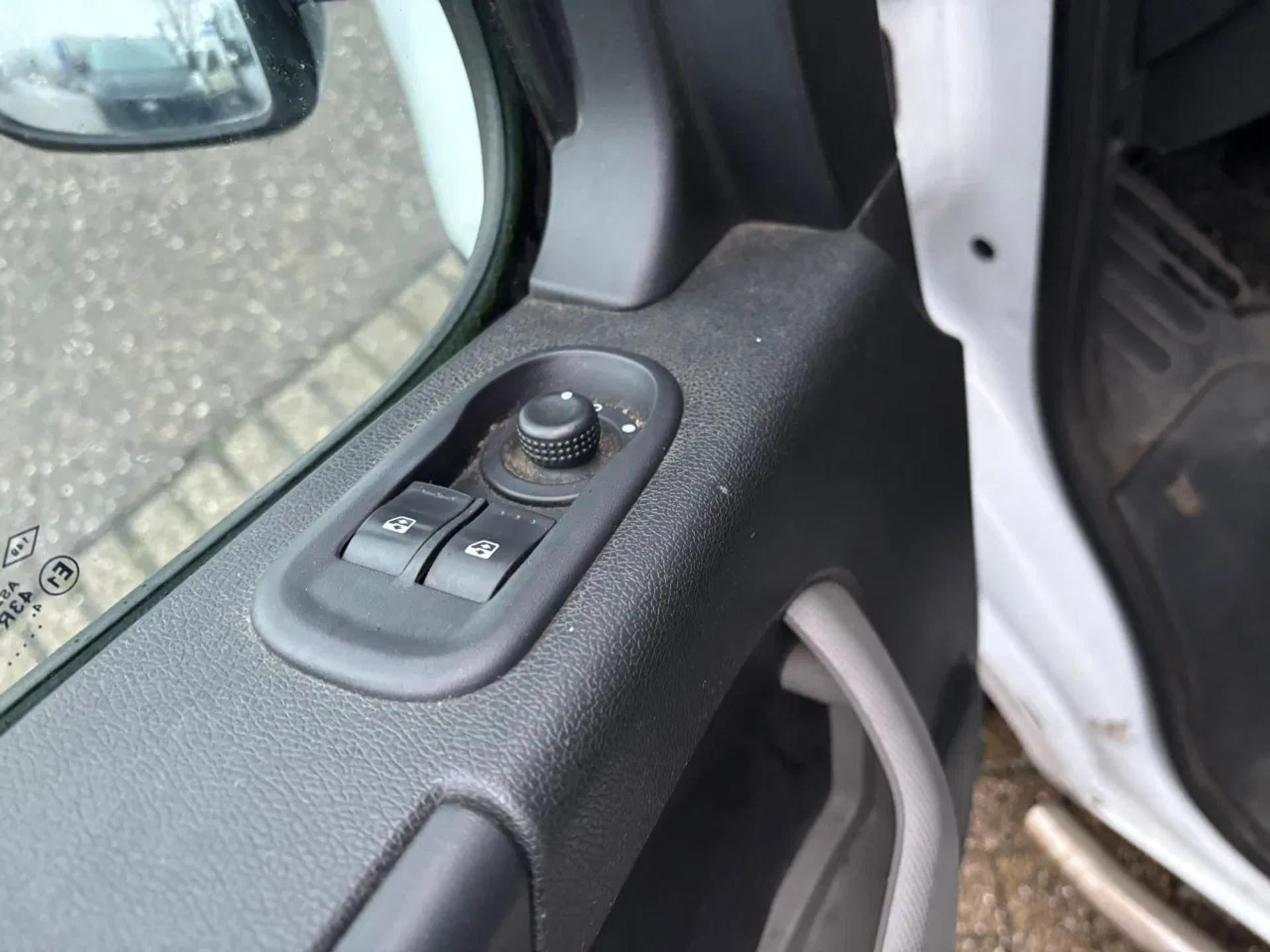Foto 10 van Renault 2.3DCI L3H2 Koelwagen Airco Navi Cruisecontrol