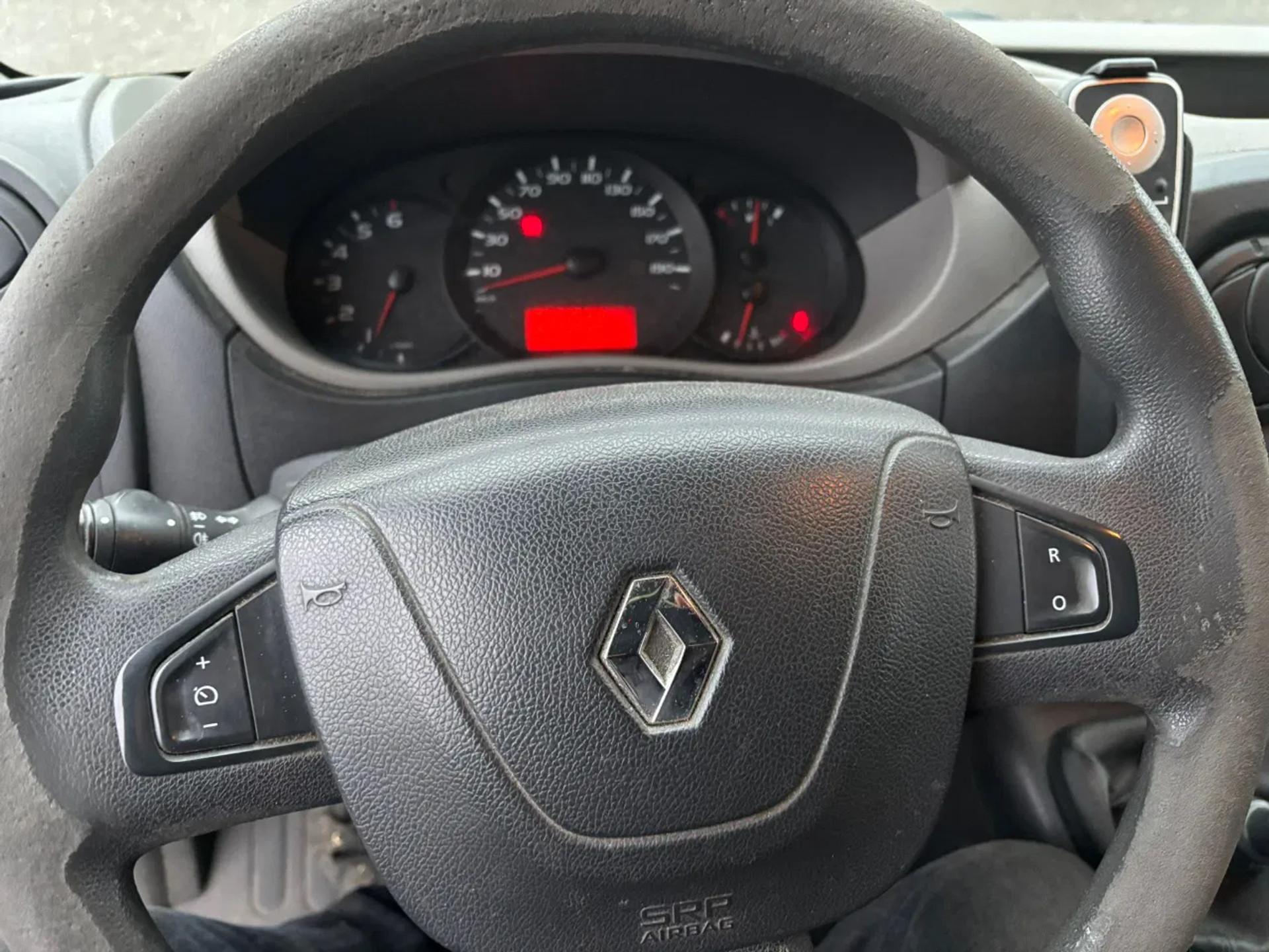 Foto 13 van Renault 2.3DCI L3H2 Koelwagen Airco Navi Cruisecontrol