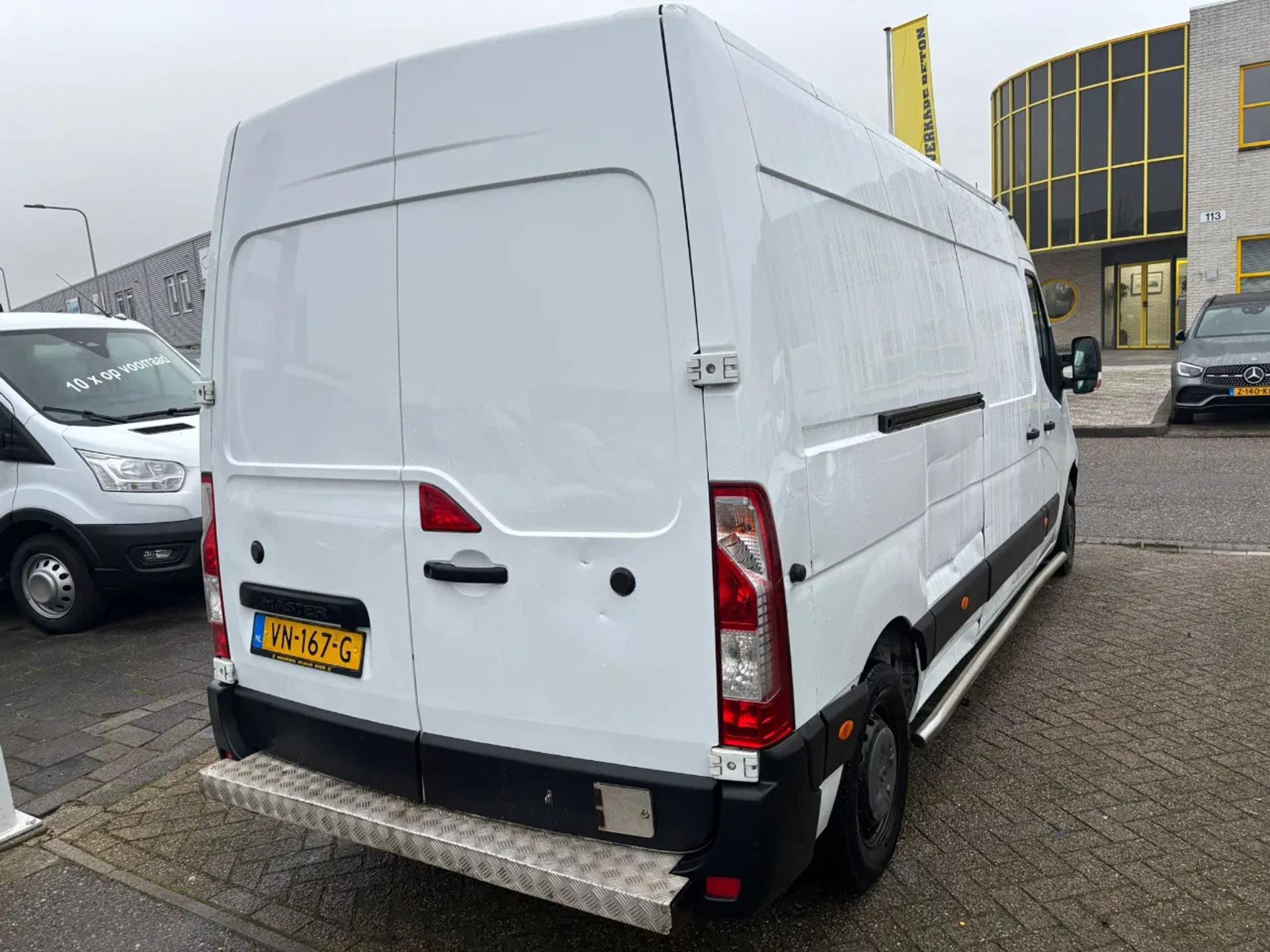 Foto 6 van Renault 2.3DCI L3H2 Koelwagen Airco Navi Cruisecontrol