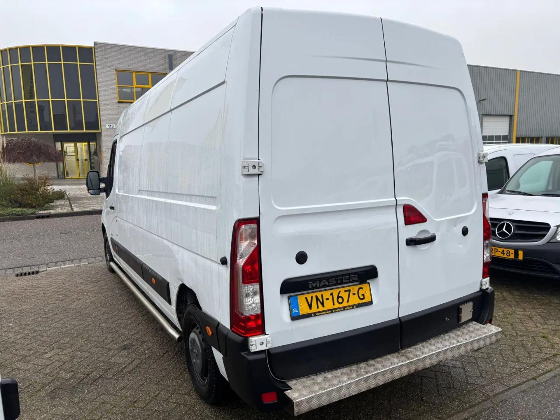Foto 8 van Renault 2.3DCI L3H2 Koelwagen Airco Navi Cruisecontrol