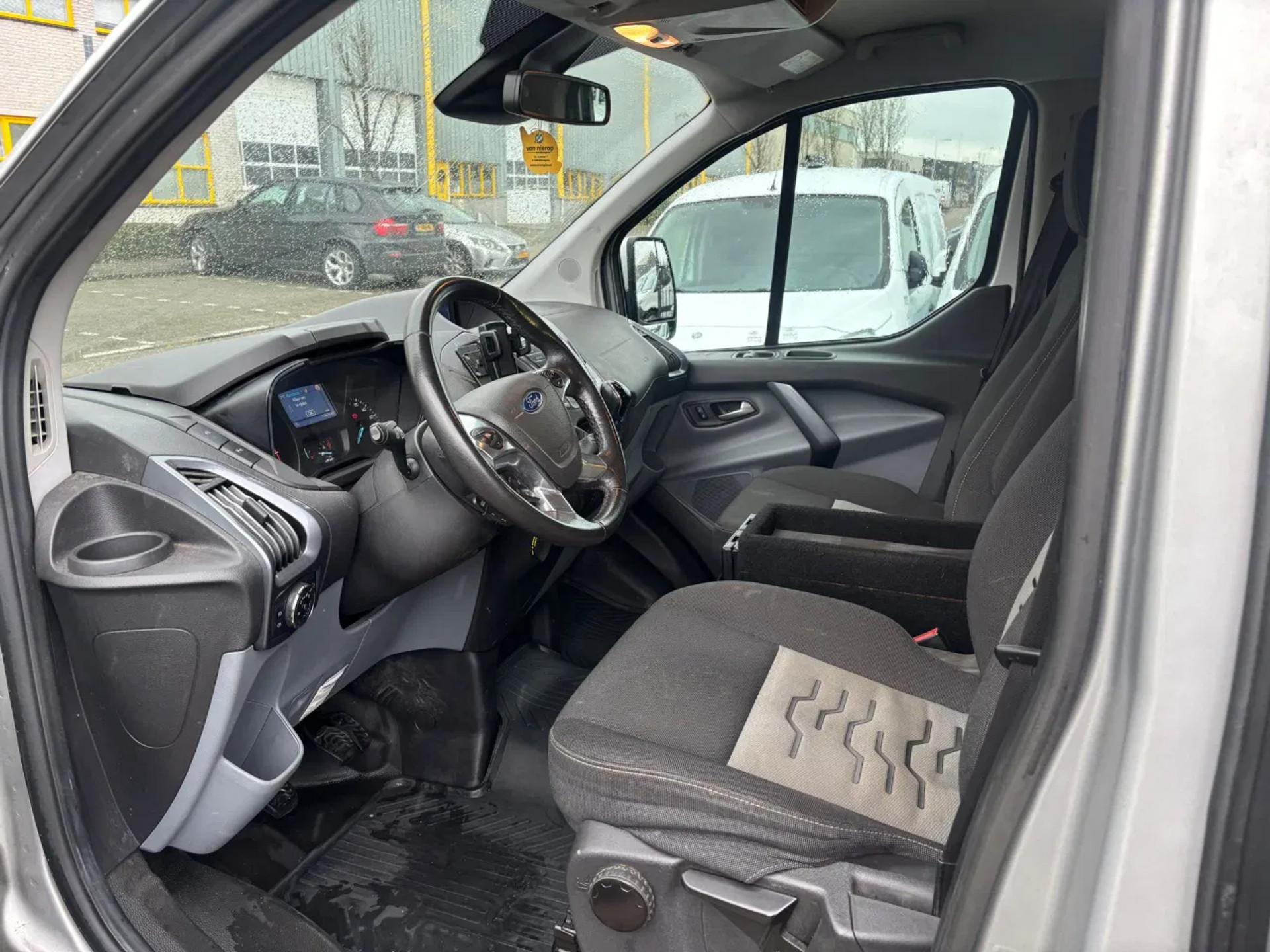 Foto 10 van Ford 2.0TDCI L1H1 Airco Navi Trekhaak Cruisecontrol