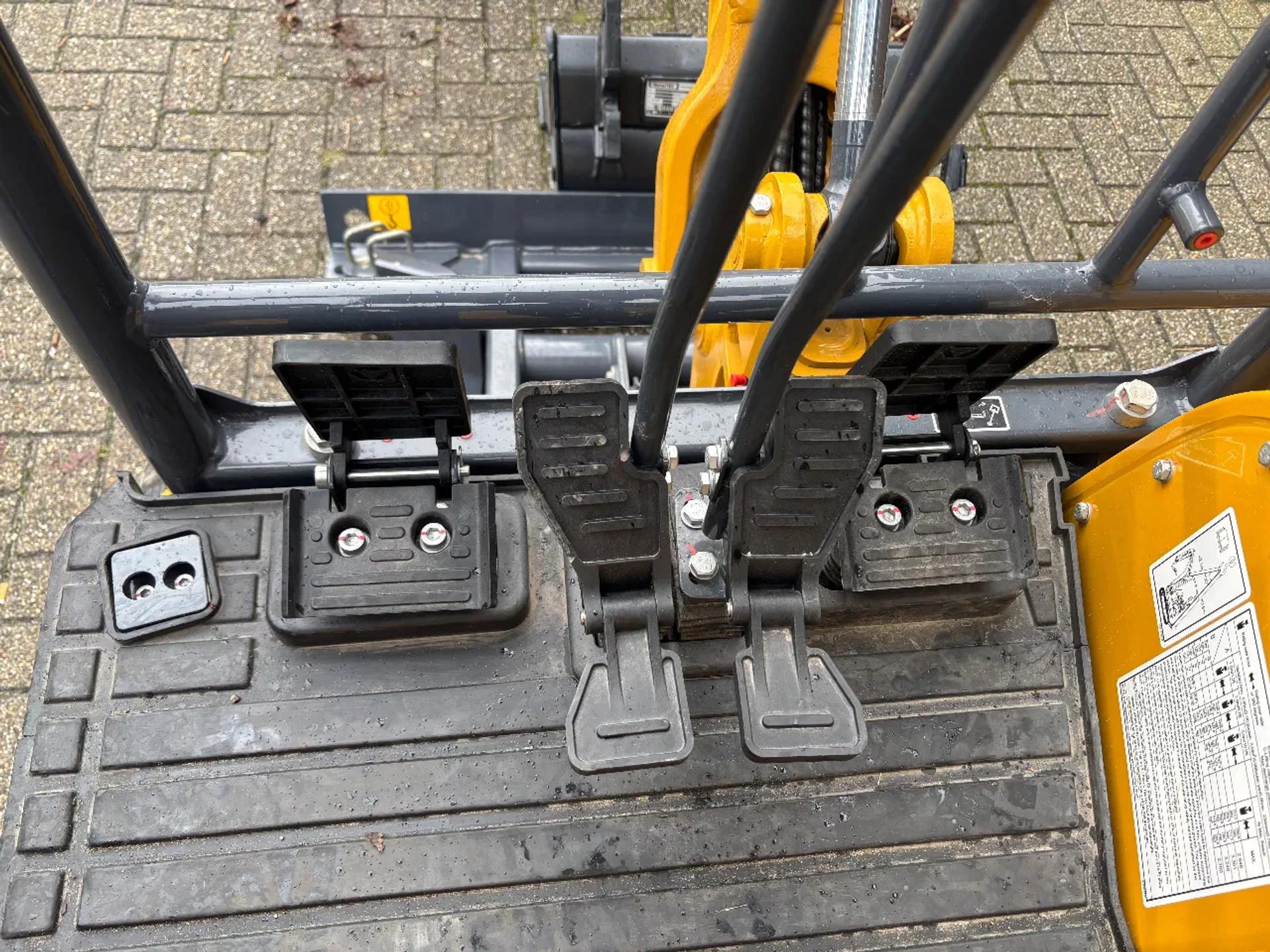 Foto 12 van XCMG XE18D Rups Graafmachine Snelwissel 3 Bakken  NIEUW