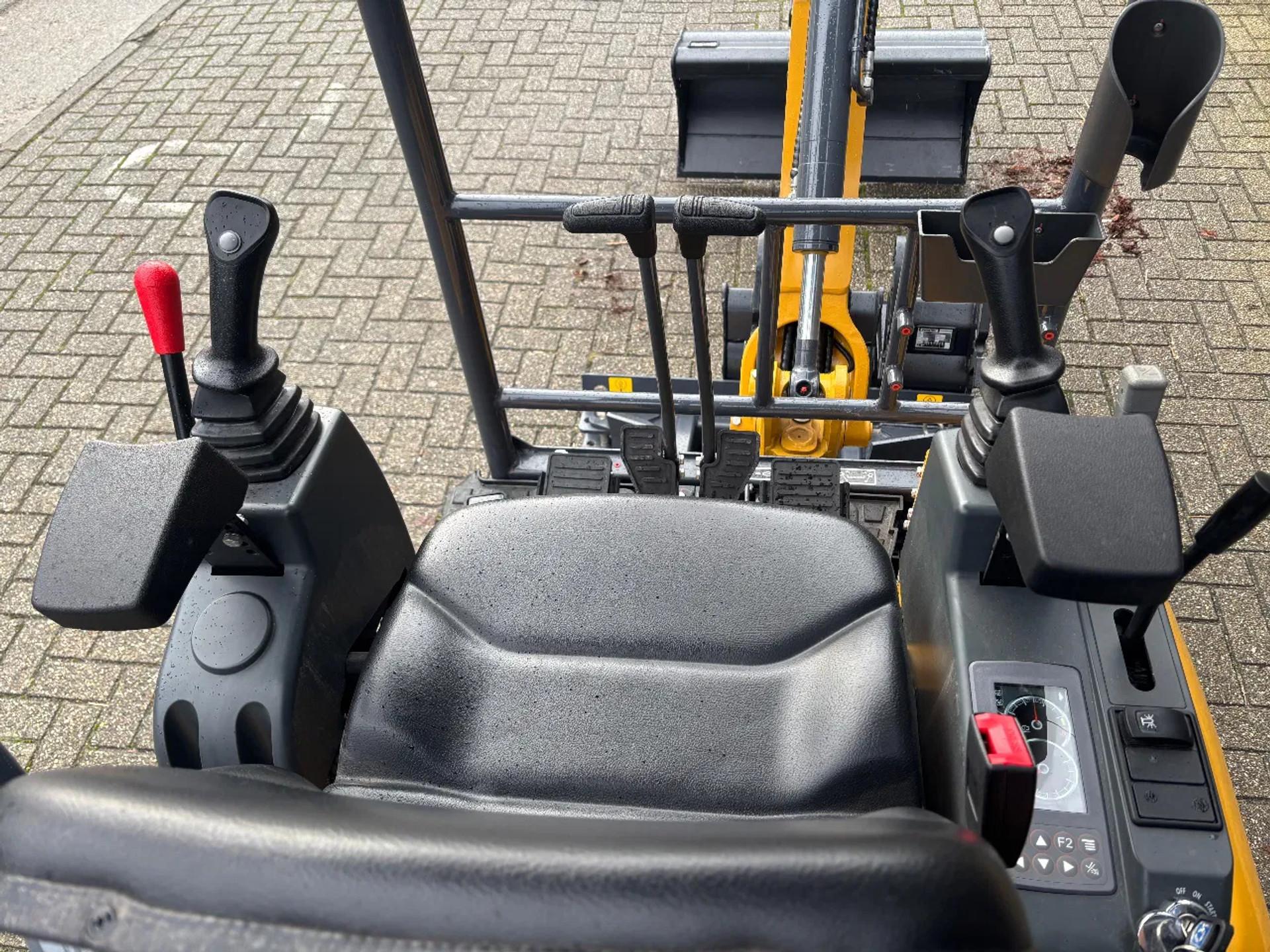 Foto 18 van XCMG XE18D Rups Graafmachine Snelwissel 3 Bakken  NIEUW