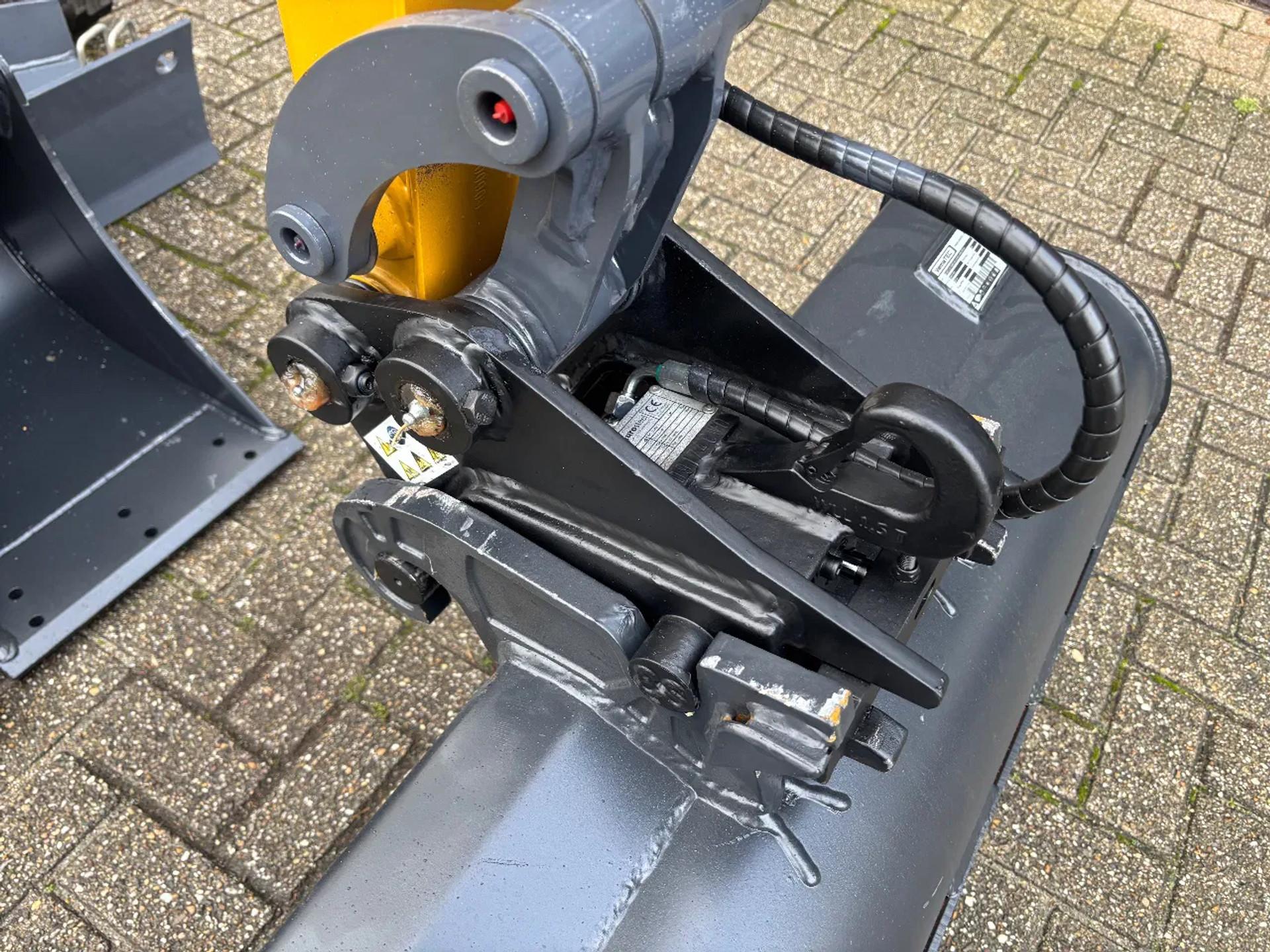 Foto 7 van XCMG XE18D Rups Graafmachine Snelwissel 3 Bakken  NIEUW