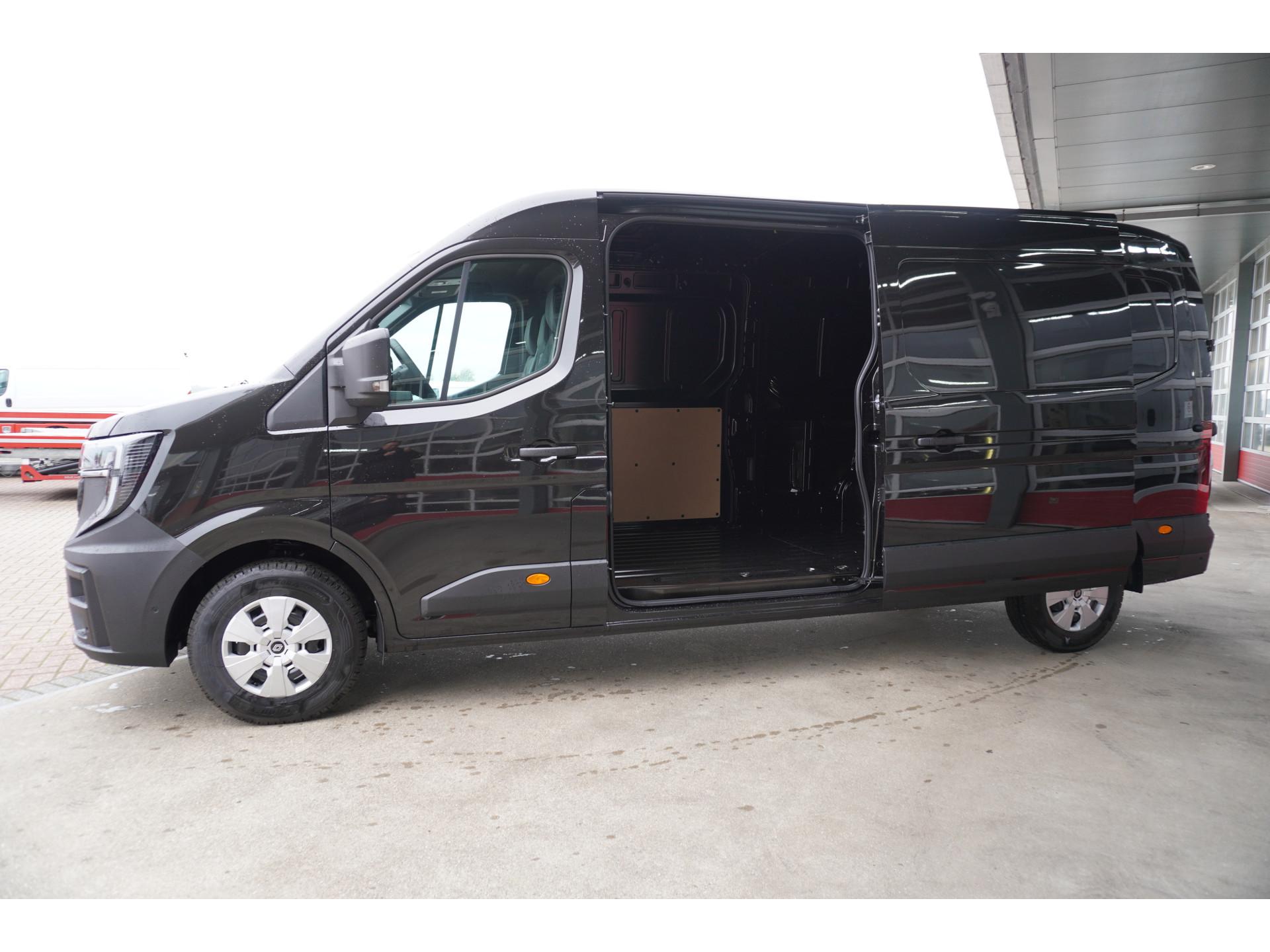 Foto 10 van Renault T35 2.0 dCi 170PK L3H2 Extra Schuifdeur links en Rechts