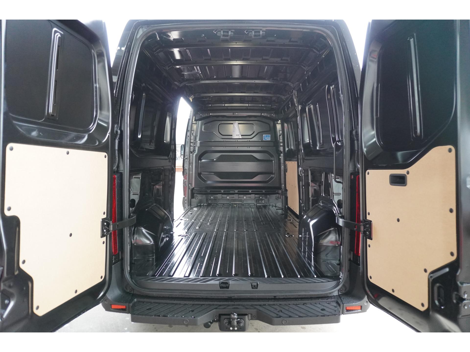Foto 13 van Renault T35 2.0 dCi 170PK L3H2 Extra Schuifdeur links en Rechts