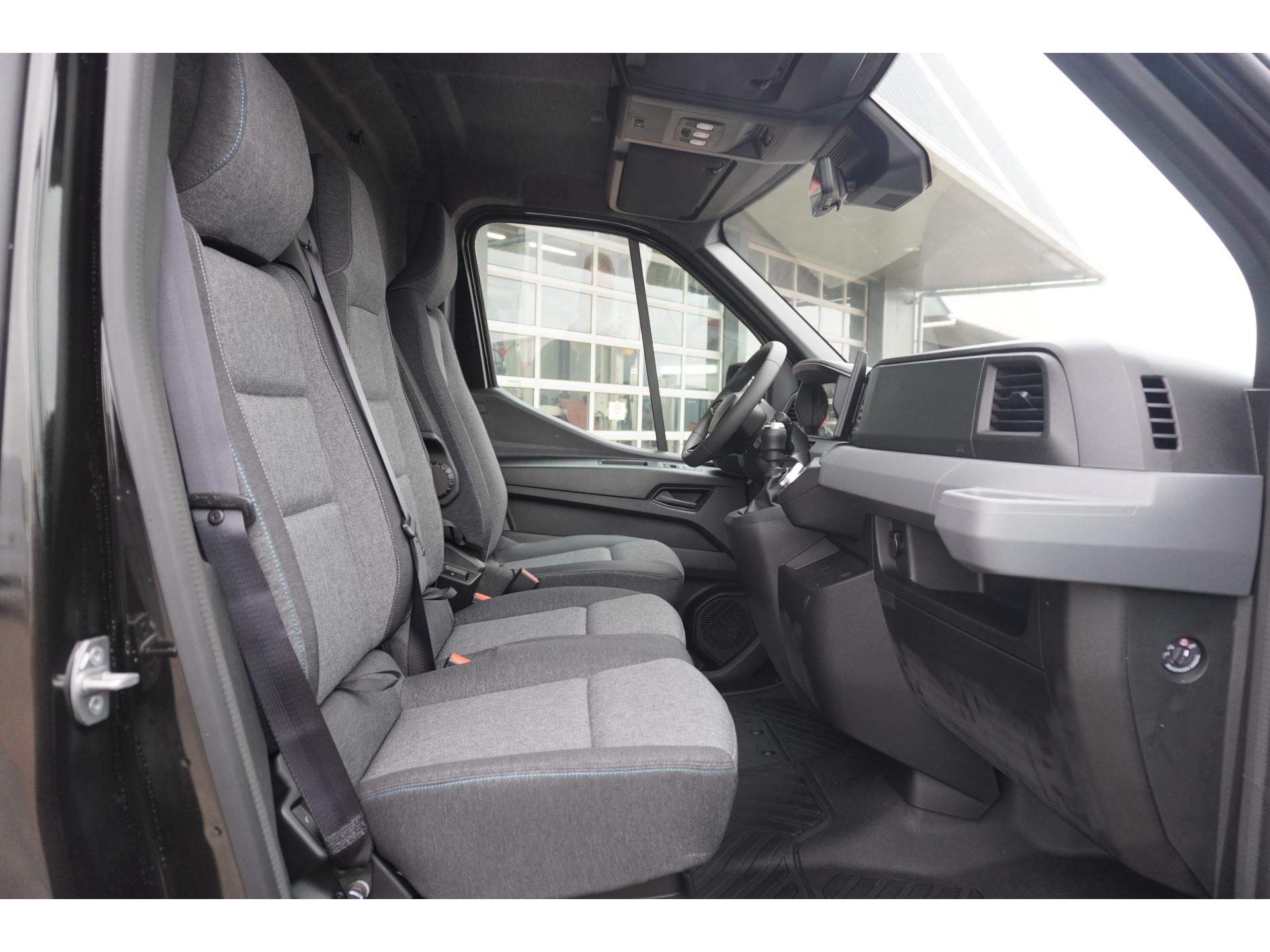 Foto 15 van Renault T35 2.0 dCi 170PK L3H2 Extra Schuifdeur links en Rechts