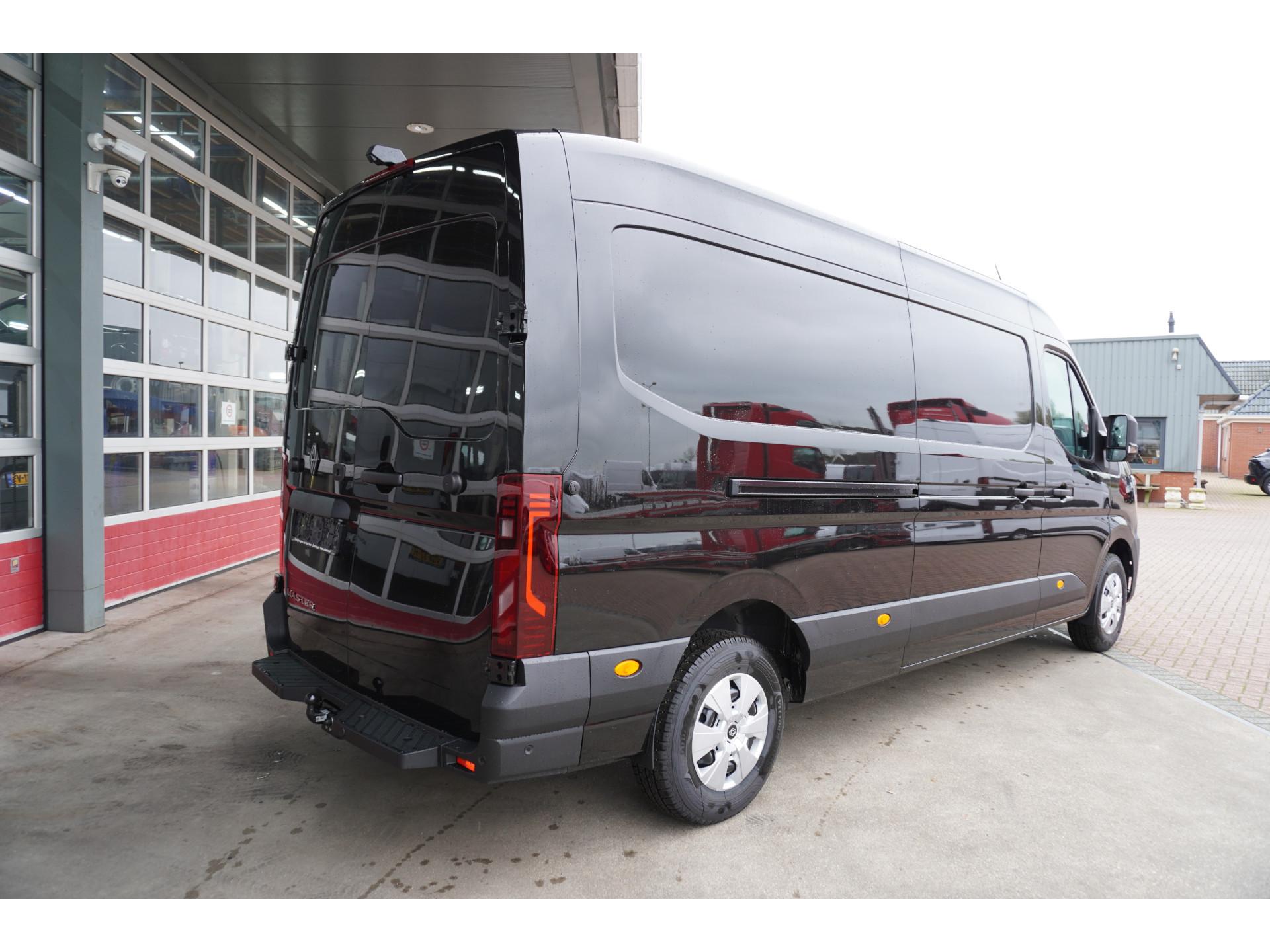 Foto 4 van Renault T35 2.0 dCi 170PK L3H2 Extra Schuifdeur links en Rechts