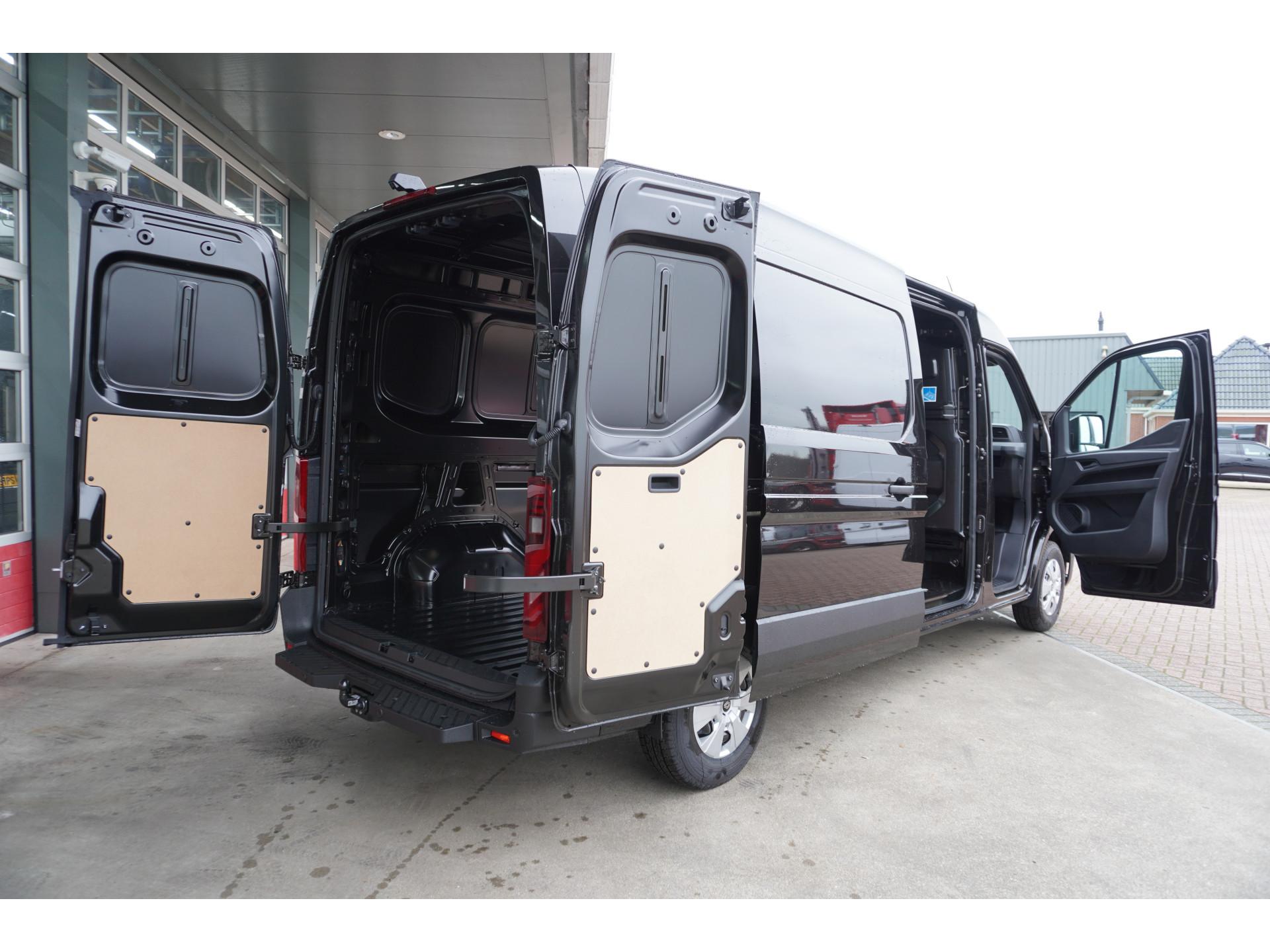 Foto 5 van Renault T35 2.0 dCi 170PK L3H2 Extra Schuifdeur links en Rechts