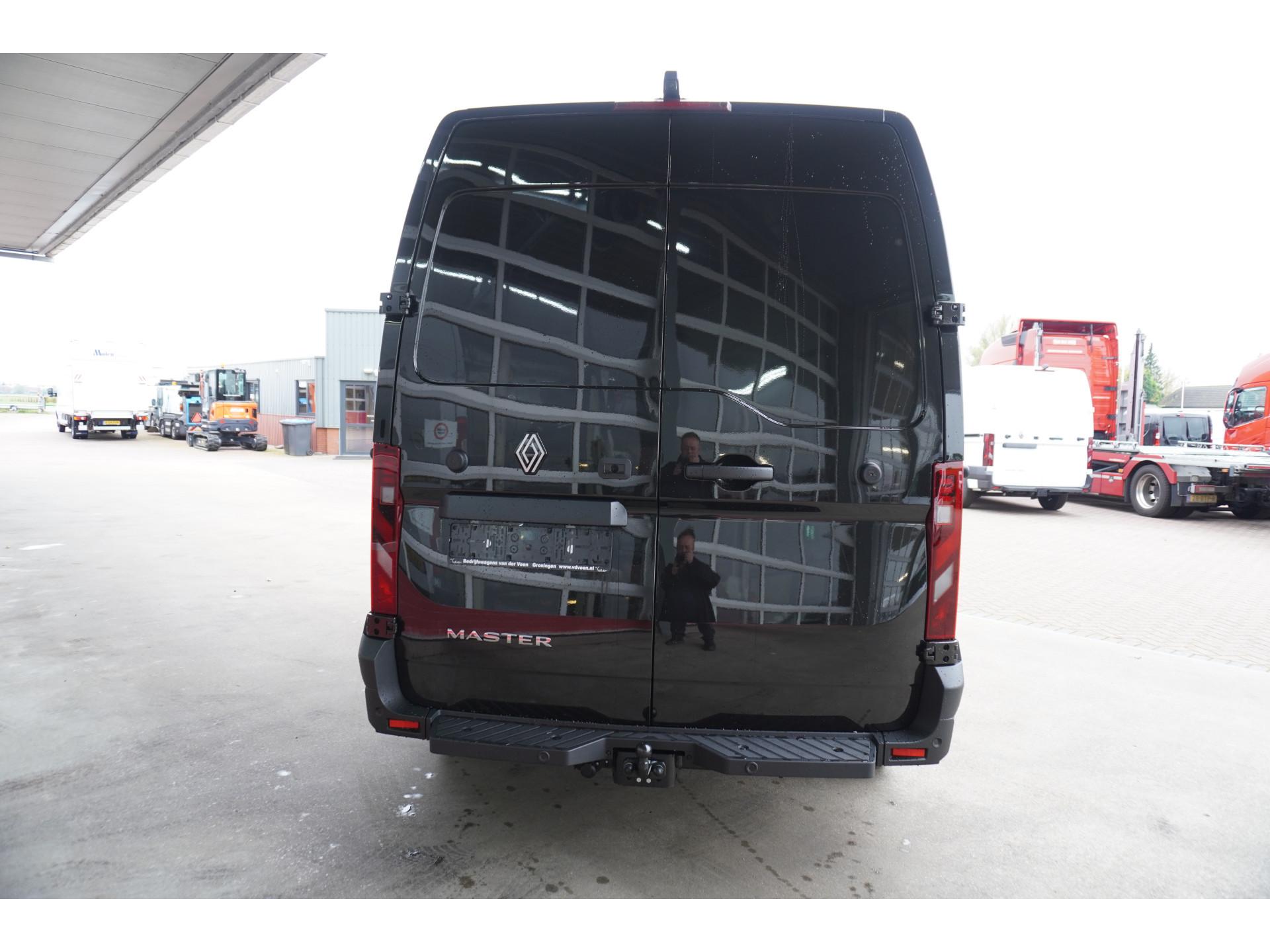 Foto 6 van Renault T35 2.0 dCi 170PK L3H2 Extra Schuifdeur links en Rechts