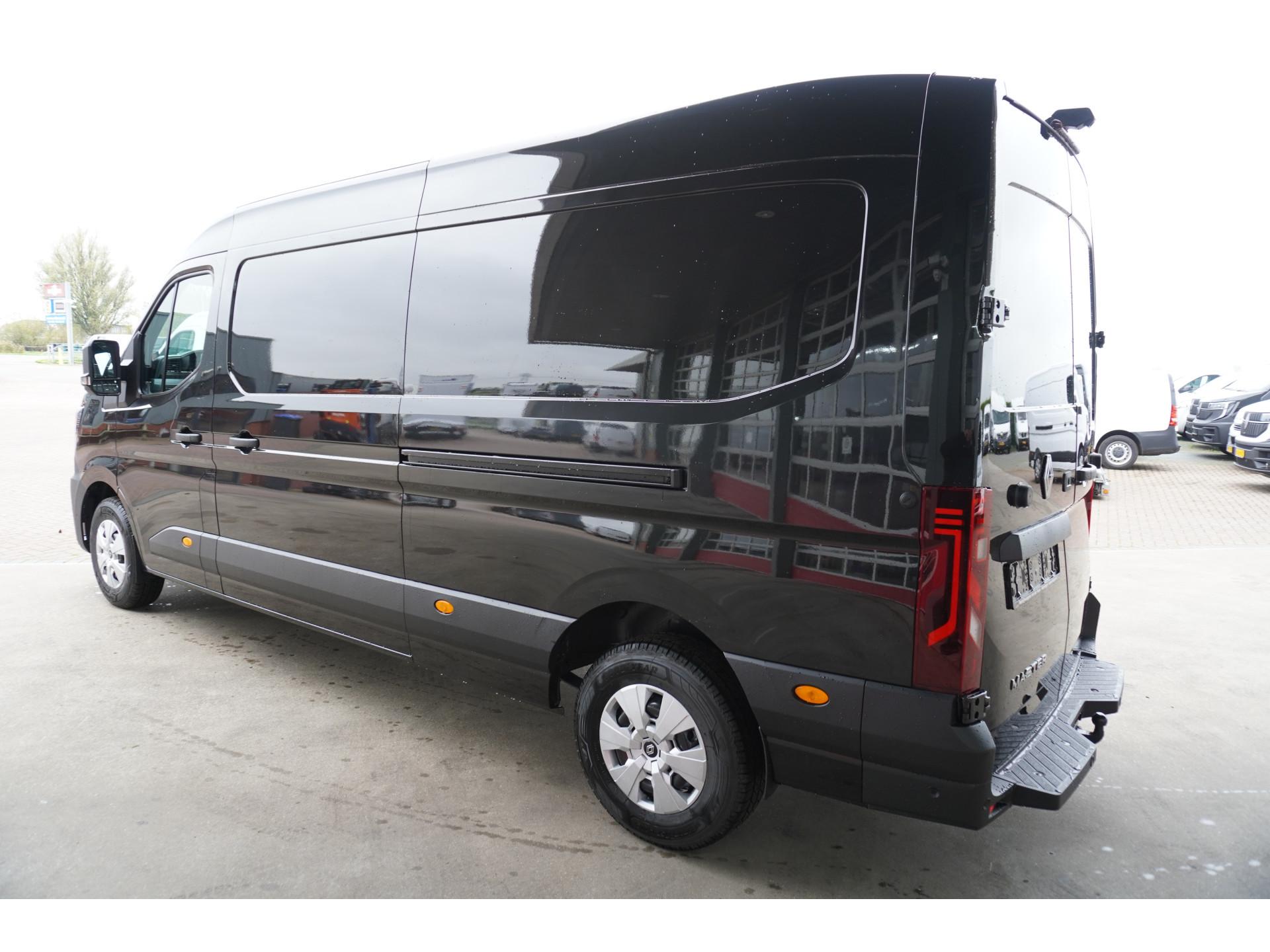 Foto 7 van Renault T35 2.0 dCi 170PK L3H2 Extra Schuifdeur links en Rechts