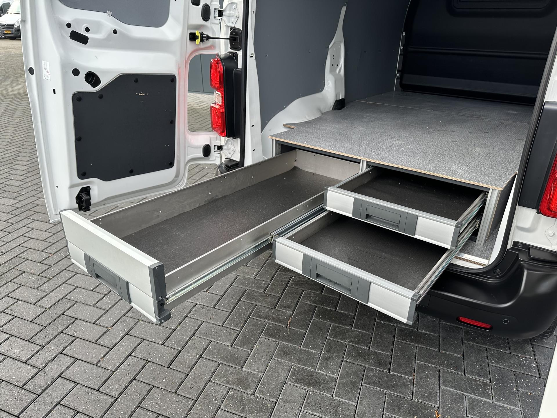 Foto 2 van Toyota 2.0 D-4D 145 PK / 1e EIGENAAR / 34.774 KM / INRICHTING / CRUISE / AIRCO / APPLE CARPLAY / ANDROID AUTO