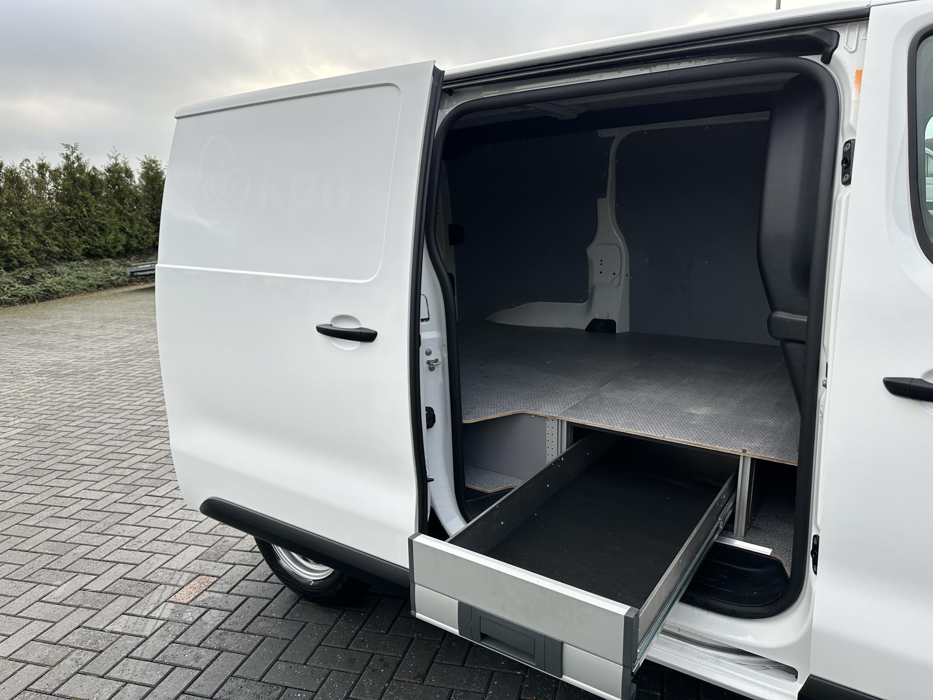 Foto 3 van Toyota 2.0 D-4D 145 PK / 1e EIGENAAR / 34.774 KM / INRICHTING / CRUISE / AIRCO / APPLE CARPLAY / ANDROID AUTO
