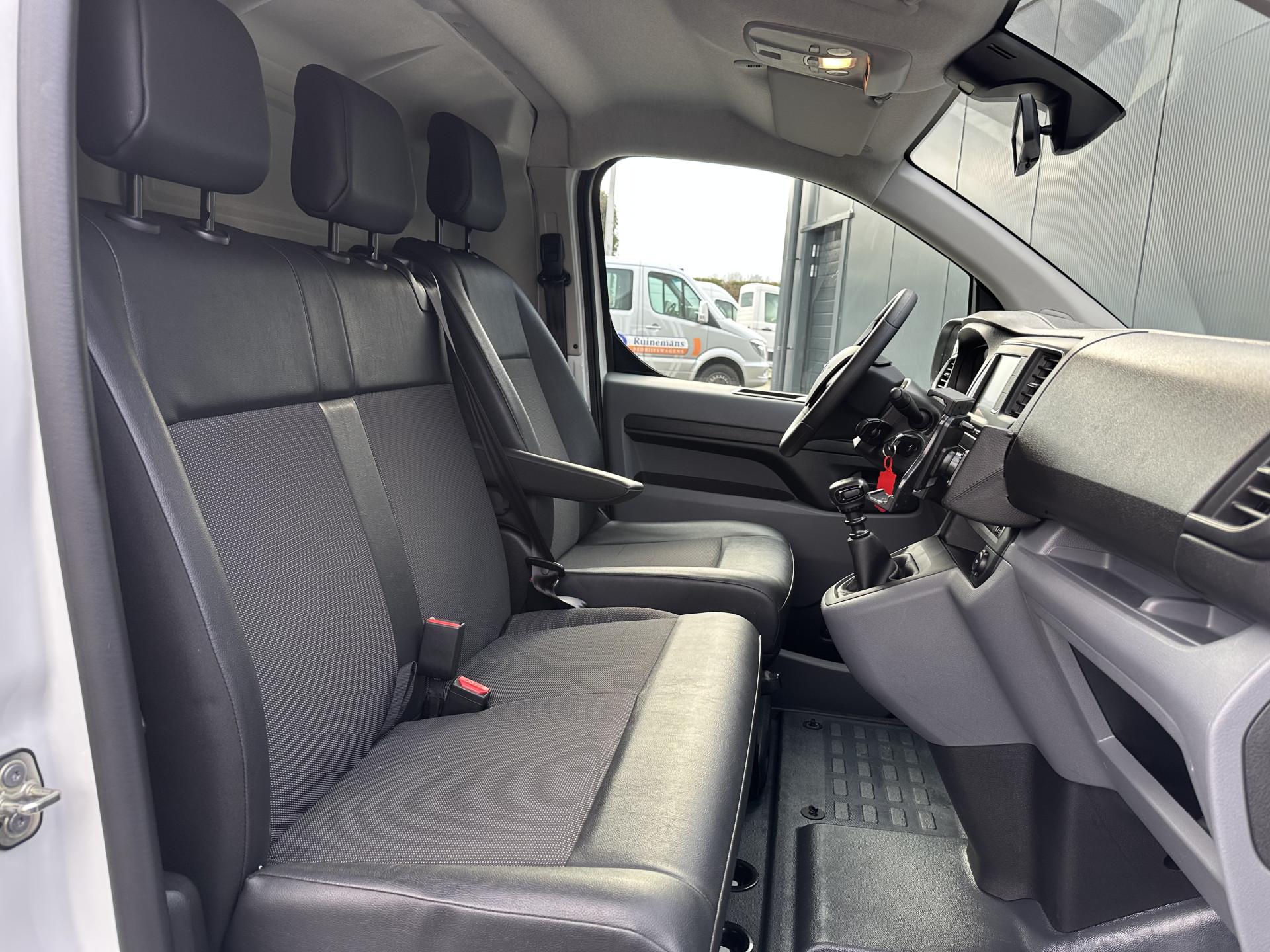 Foto 7 van Toyota 2.0 D-4D 145 PK / 1e EIGENAAR / 34.774 KM / INRICHTING / CRUISE / AIRCO / APPLE CARPLAY / ANDROID AUTO