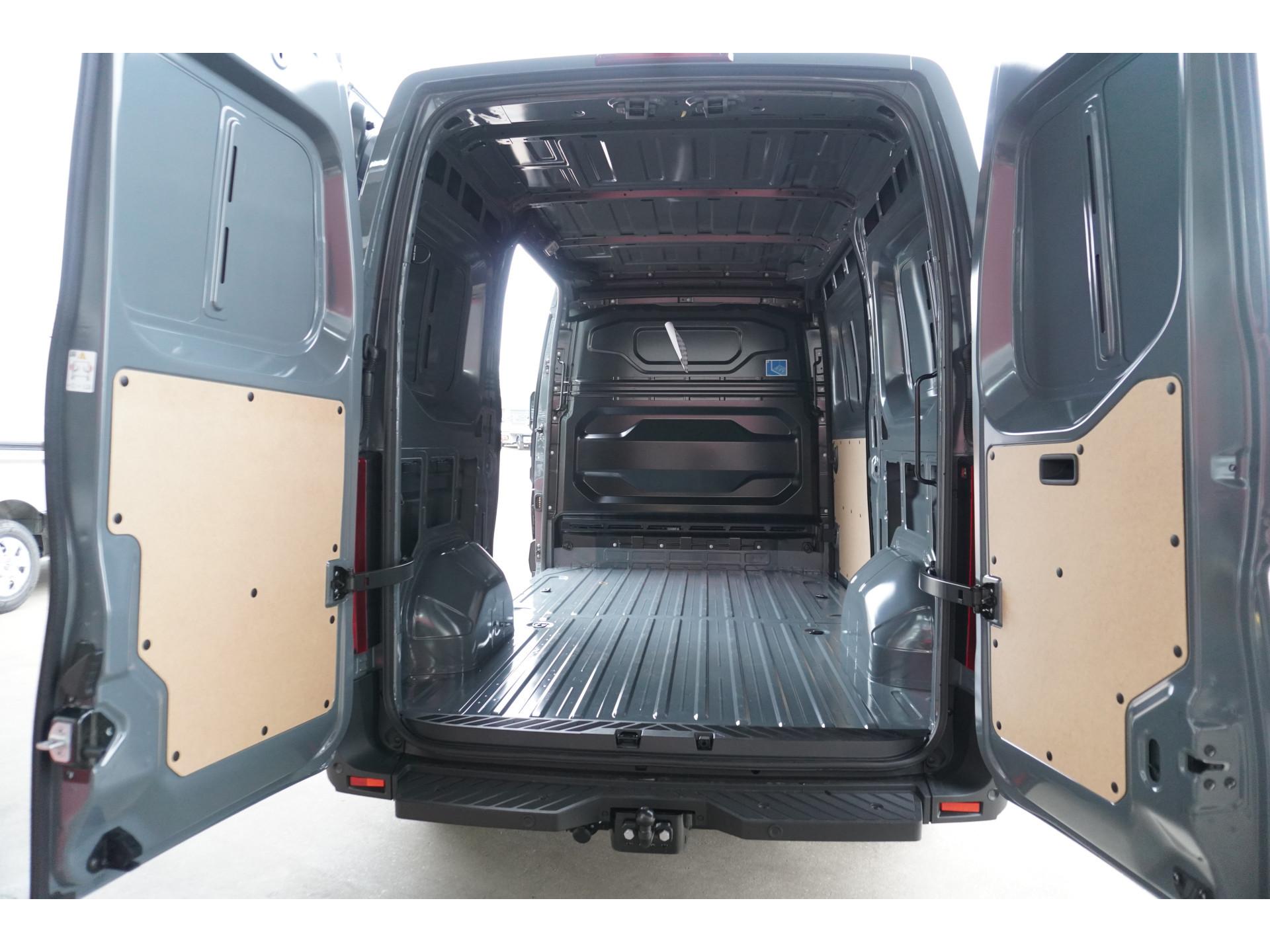 Foto 11 van Renault T35 2.0 dCi 170PK L2H2 Extra Schuifdeur L / R