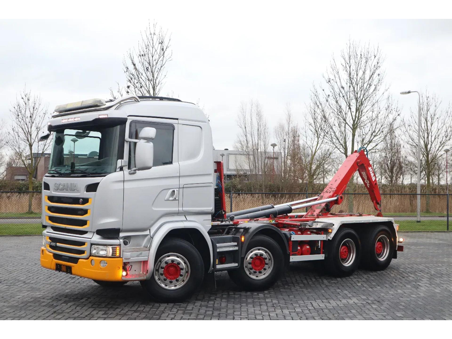 Foto 2 van Scania R490 8X4 | JOAB HOOK | RETARDER | BIG AXLES | INCL CONTAINER
