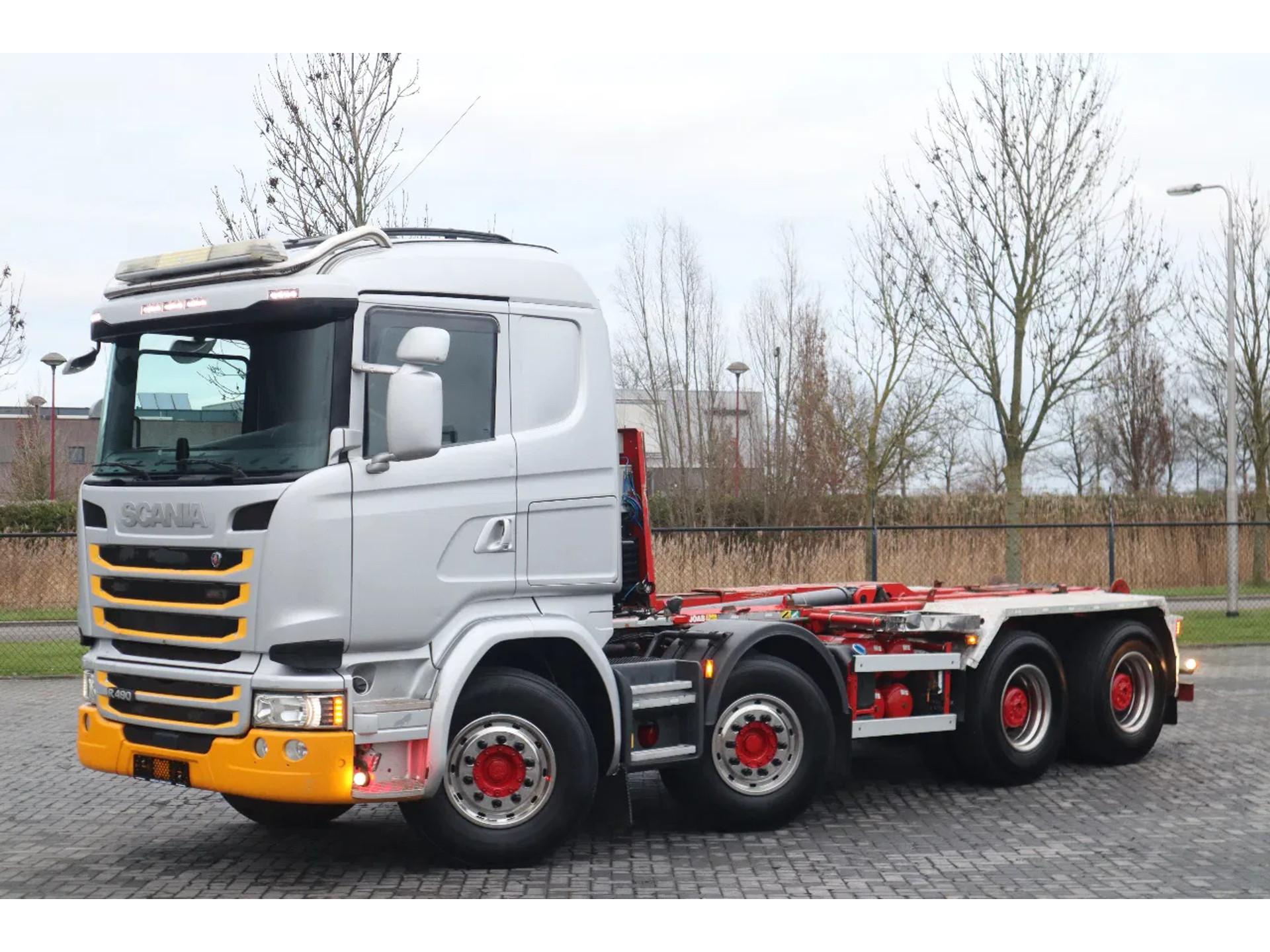 Foto 3 van Scania R490 8X4 | JOAB HOOK | RETARDER | BIG AXLES | INCL CONTAINER