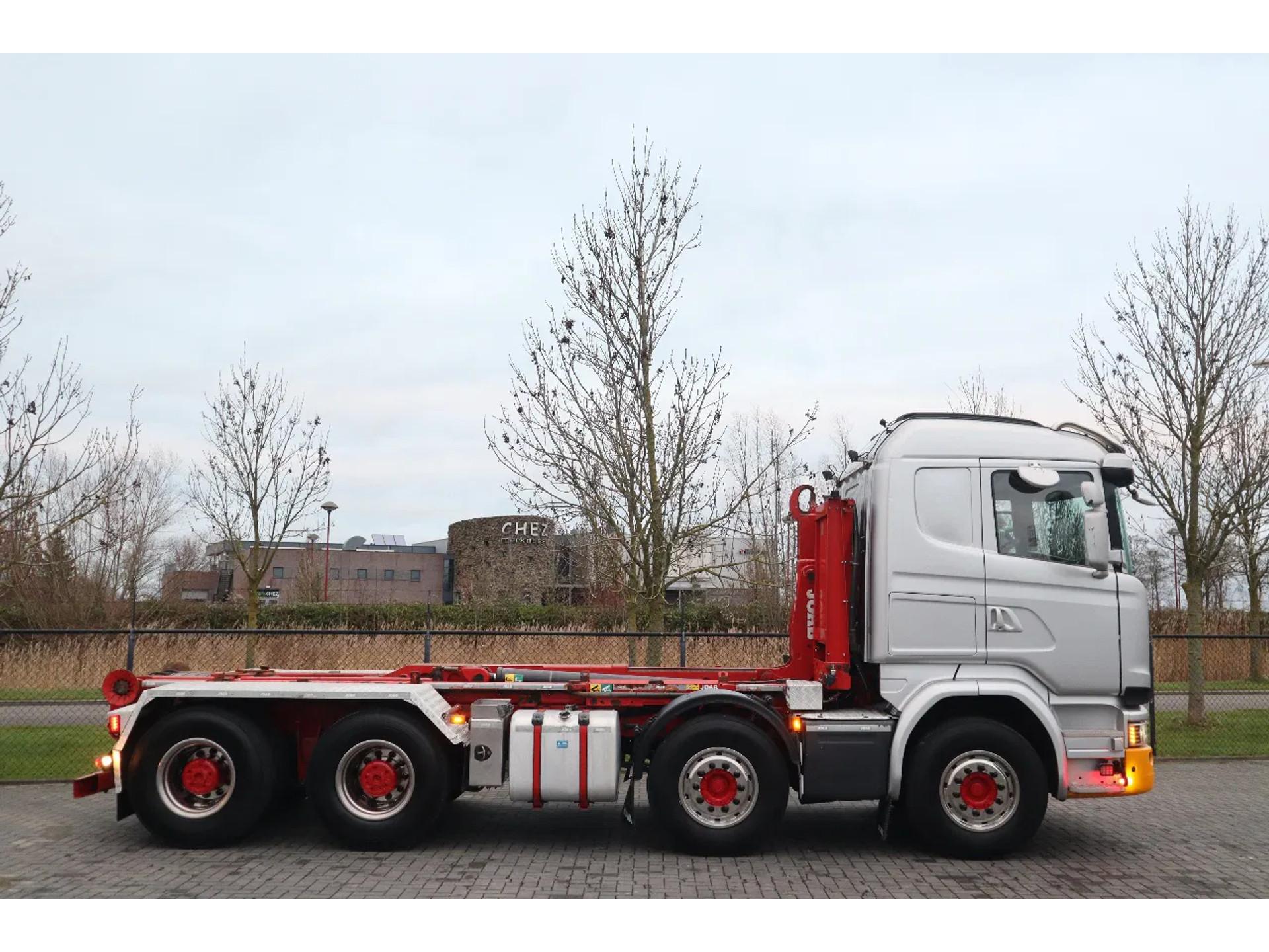 Foto 6 van Scania R490 8X4 | JOAB HOOK | RETARDER | BIG AXLES | INCL CONTAINER
