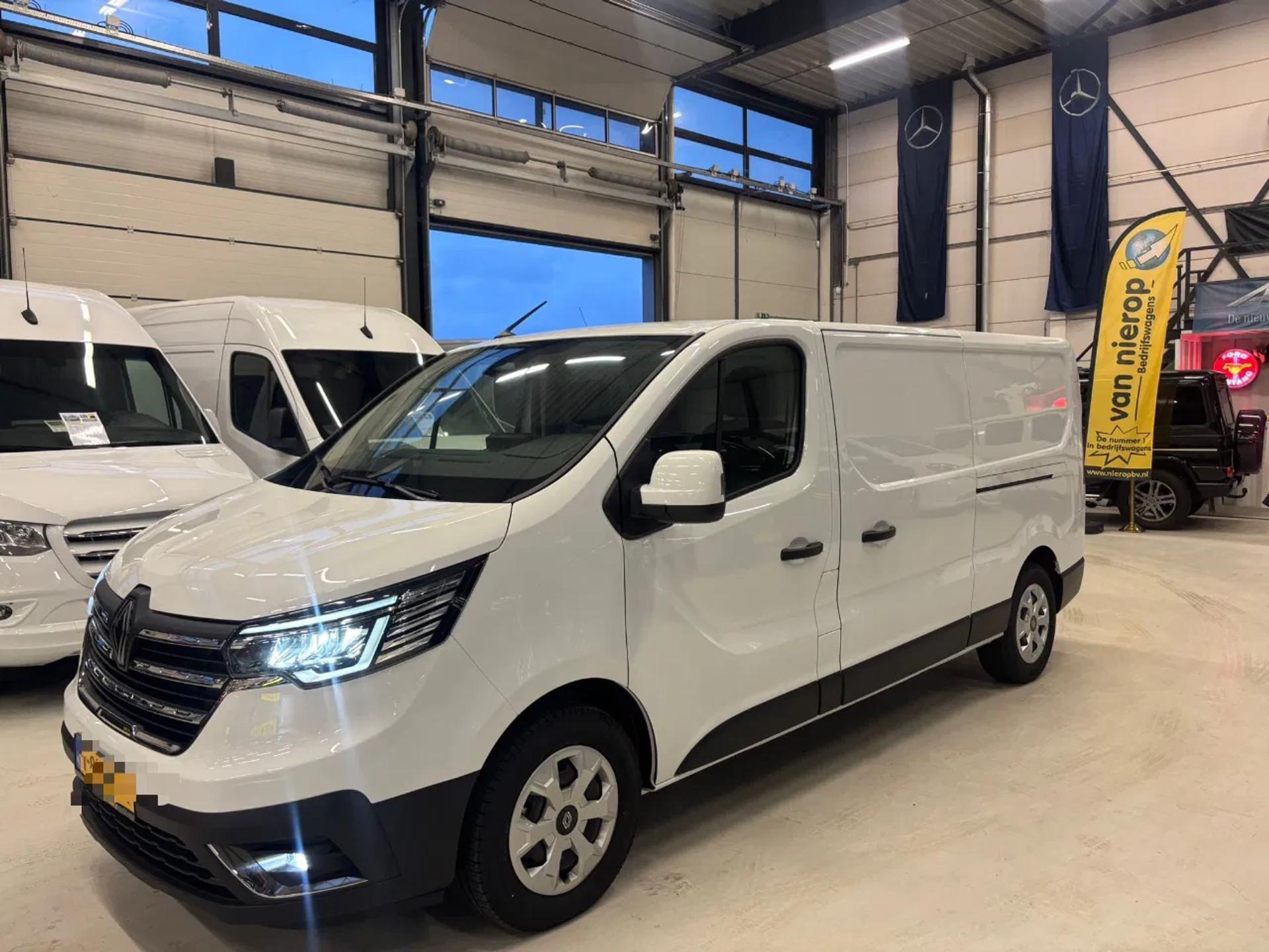 Foto 2 van Renault 2.0DCI L2H1 Automaat Dubbele Schuifdeuren Airco Navi Cruisecontrol NIEUW