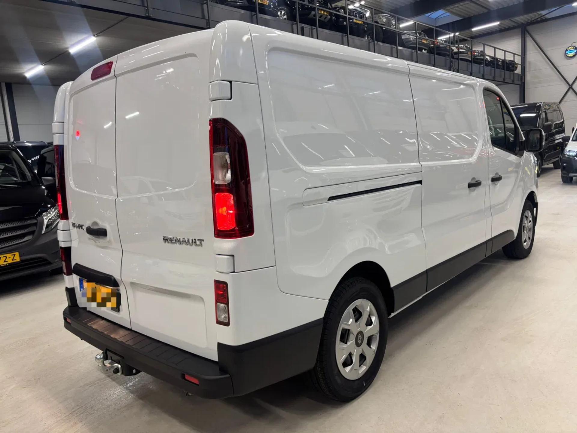 Foto 5 van Renault 2.0DCI L2H1 Automaat Dubbele Schuifdeuren Airco Navi Cruisecontrol NIEUW