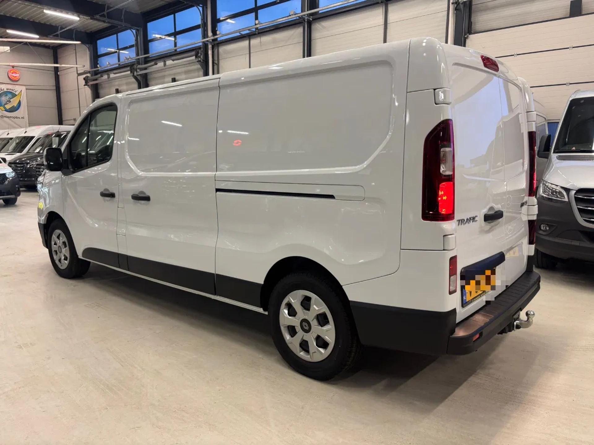Foto 6 van Renault 2.0DCI L2H1 Automaat Dubbele Schuifdeuren Airco Navi Cruisecontrol NIEUW