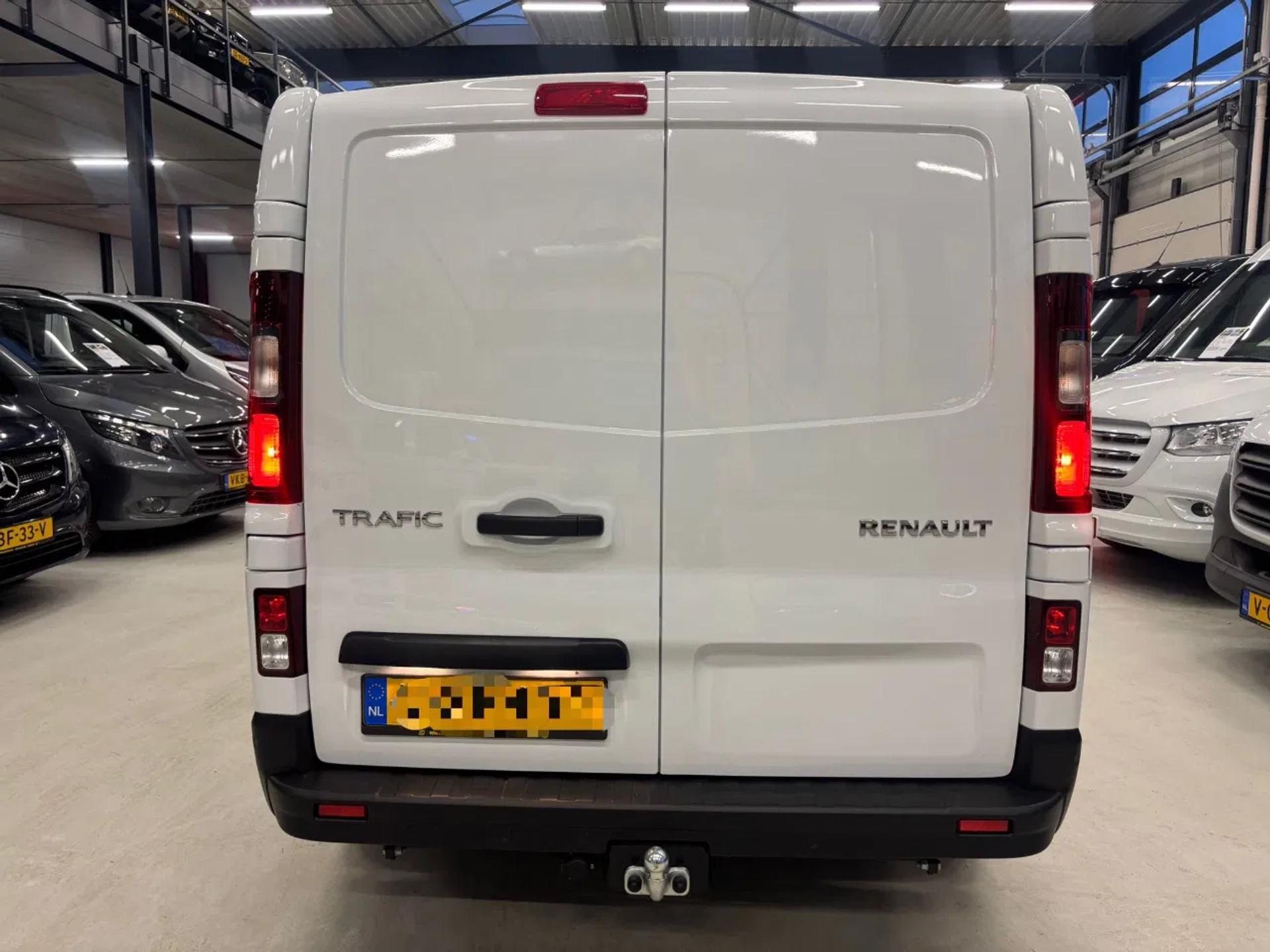 Foto 9 van Renault 2.0DCI L2H1 Automaat Dubbele Schuifdeuren Airco Navi Cruisecontrol NIEUW