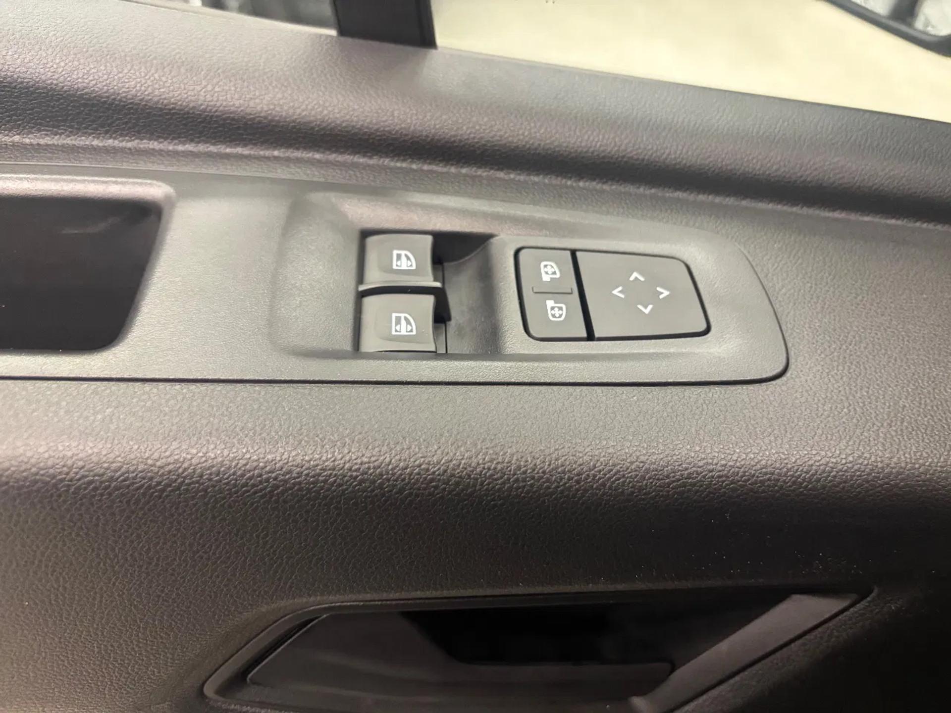 Foto 10 van Renault T35 2.0DCI 150PK L2H2 Airco Cruisecontrol Apple CarPlay NIEUW