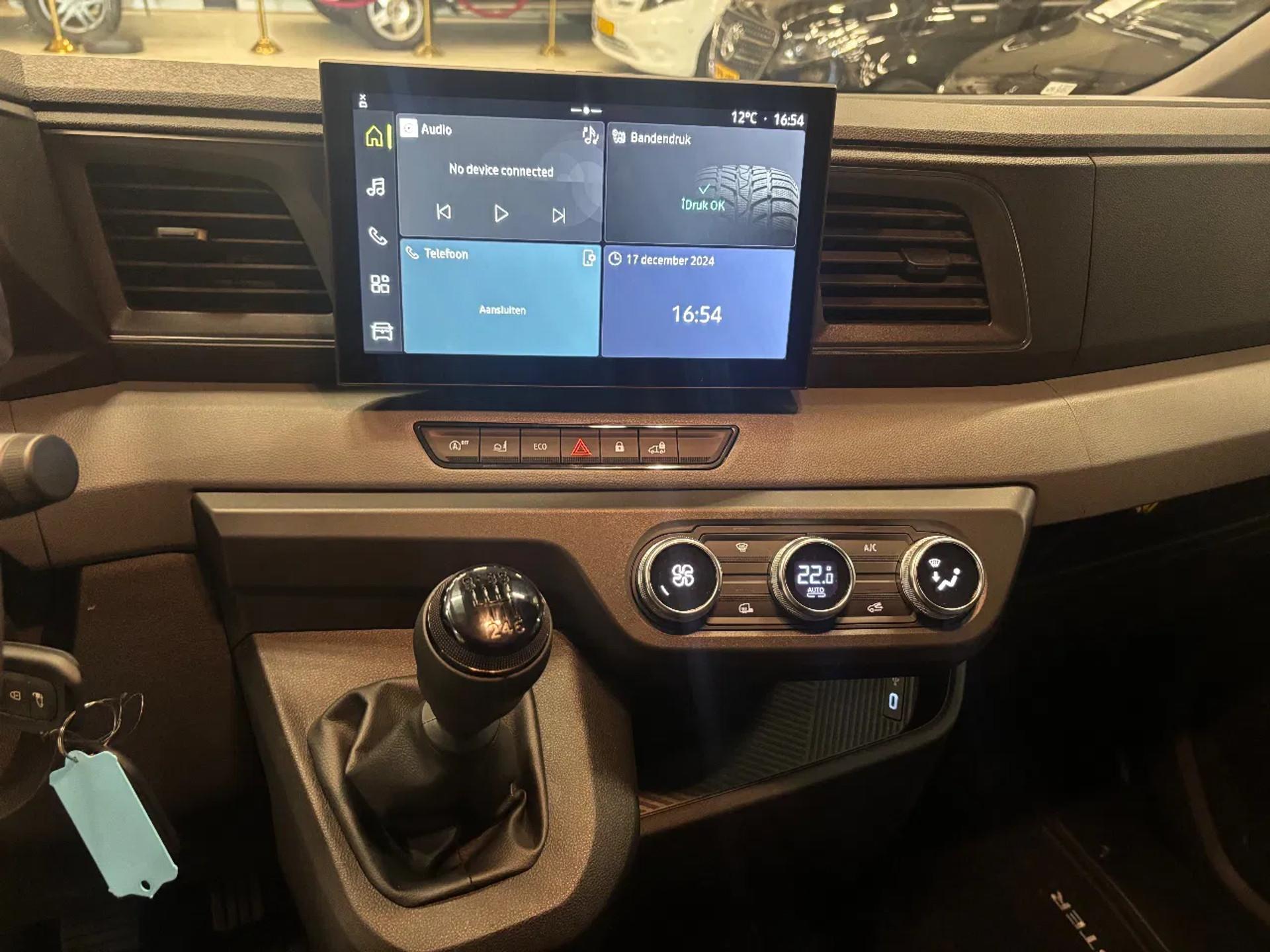 Foto 11 van Renault T35 2.0DCI 150PK L2H2 Airco Cruisecontrol Apple CarPlay NIEUW