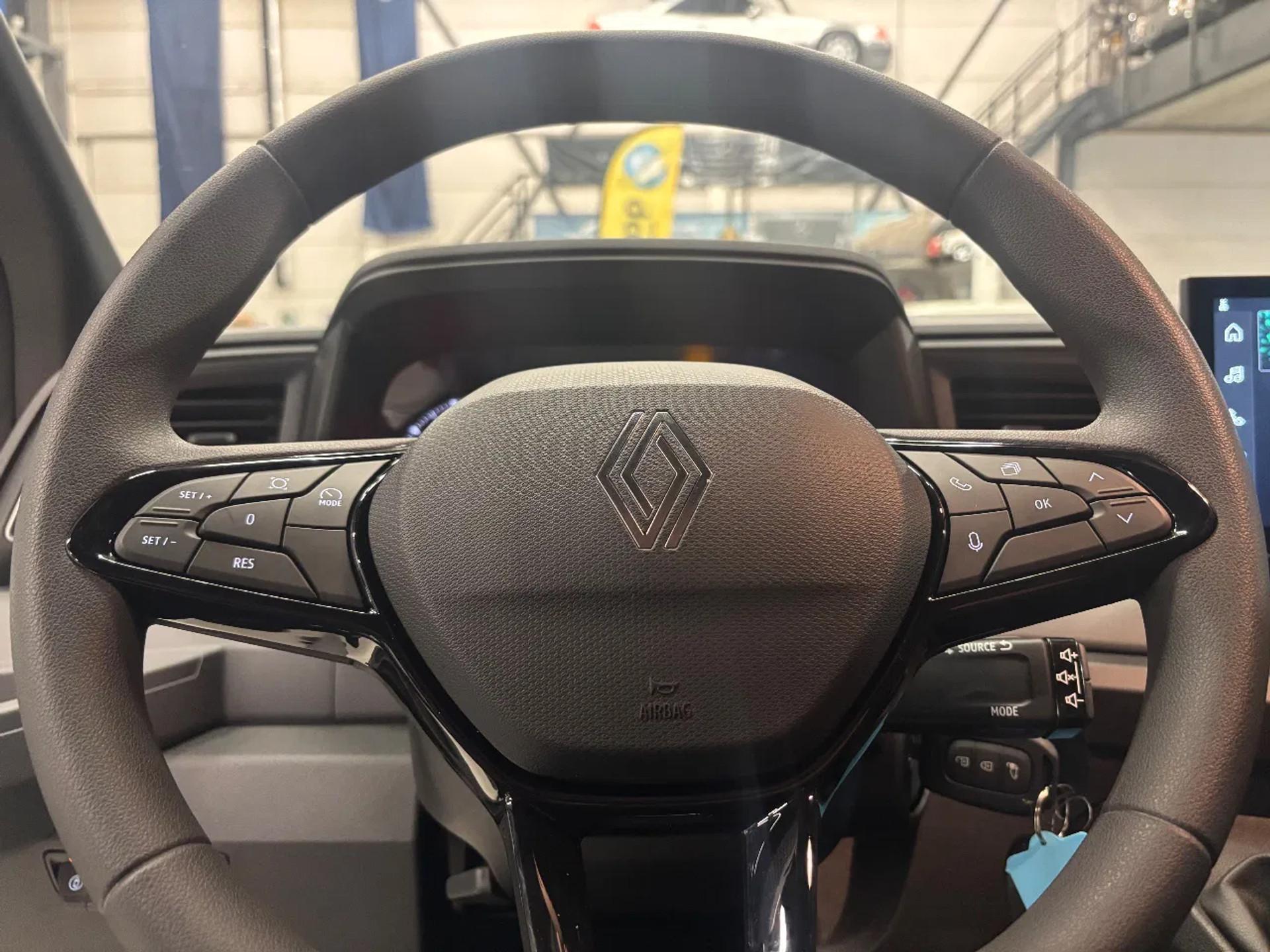 Foto 15 van Renault T35 2.0DCI 150PK L2H2 Airco Cruisecontrol Apple CarPlay NIEUW