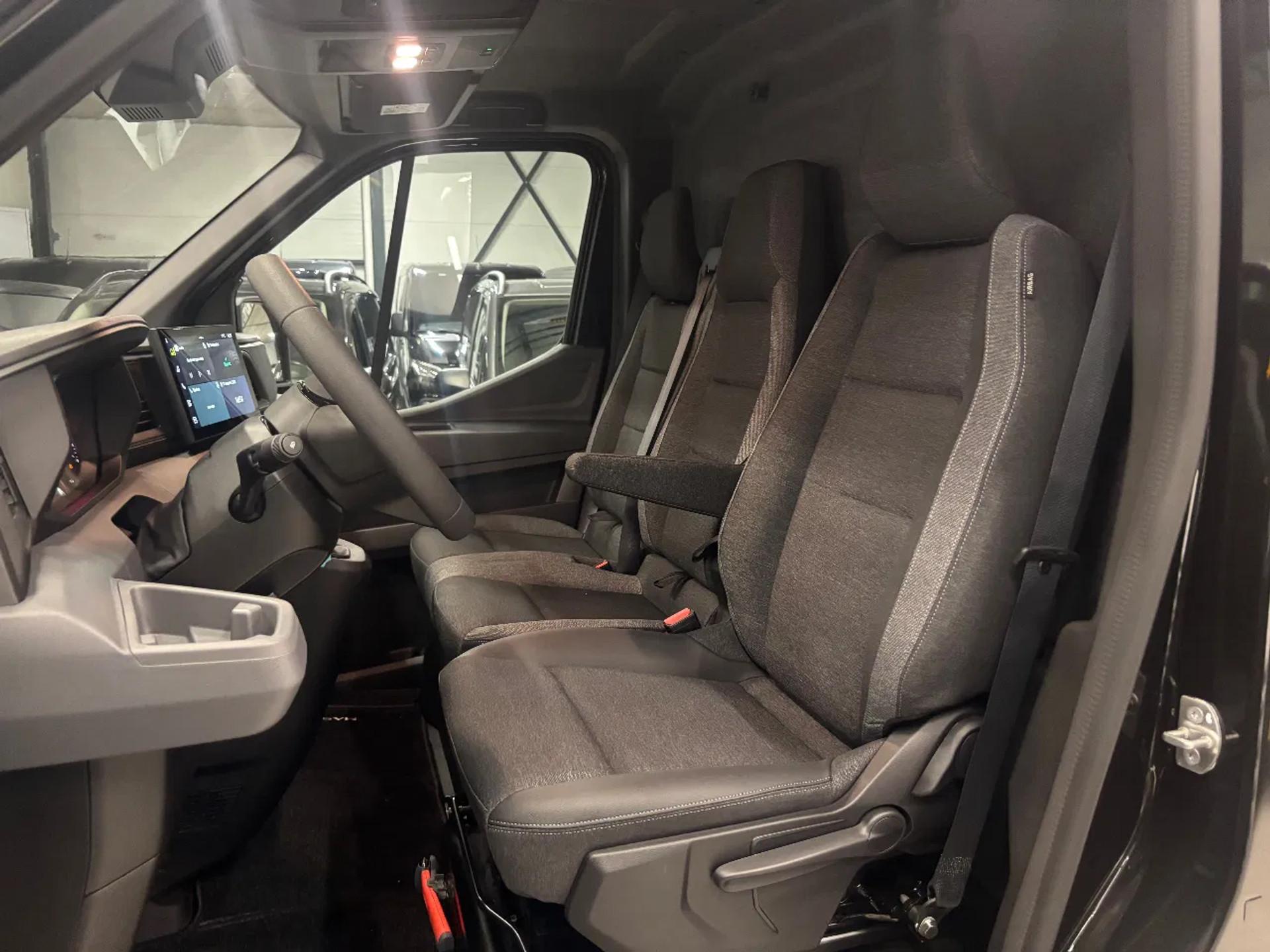 Foto 9 van Renault T35 2.0DCI 150PK L2H2 Airco Cruisecontrol Apple CarPlay NIEUW