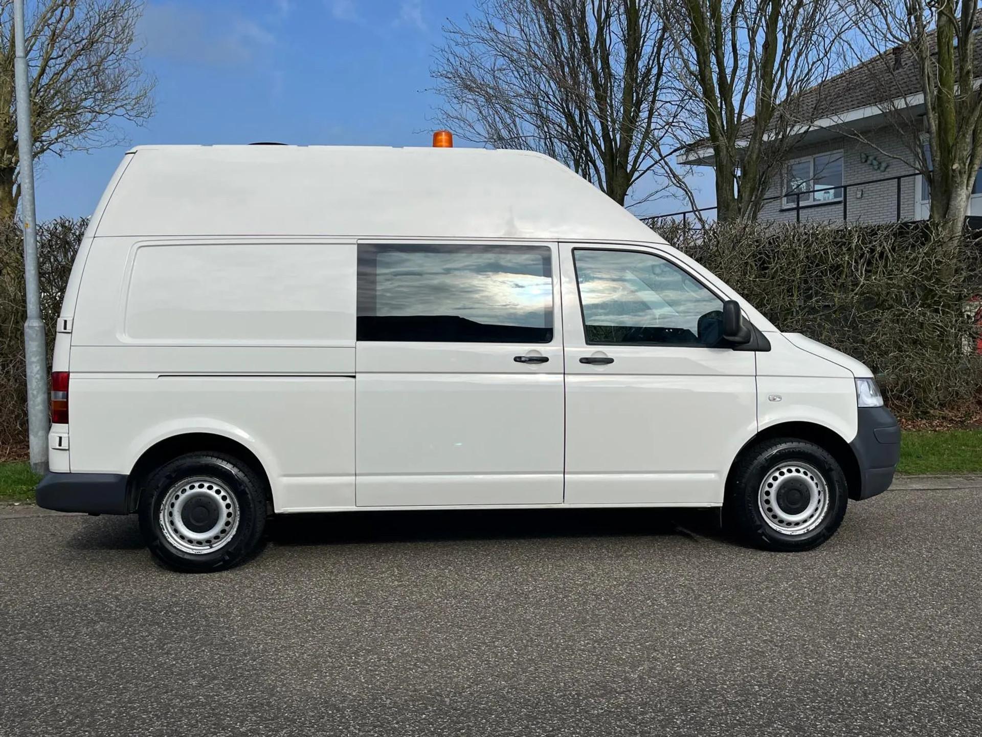 Foto 19 van Volkswagen TRANSPORTER 2.5 TDI L2H2 96 KW 4MOTION Marge bus!