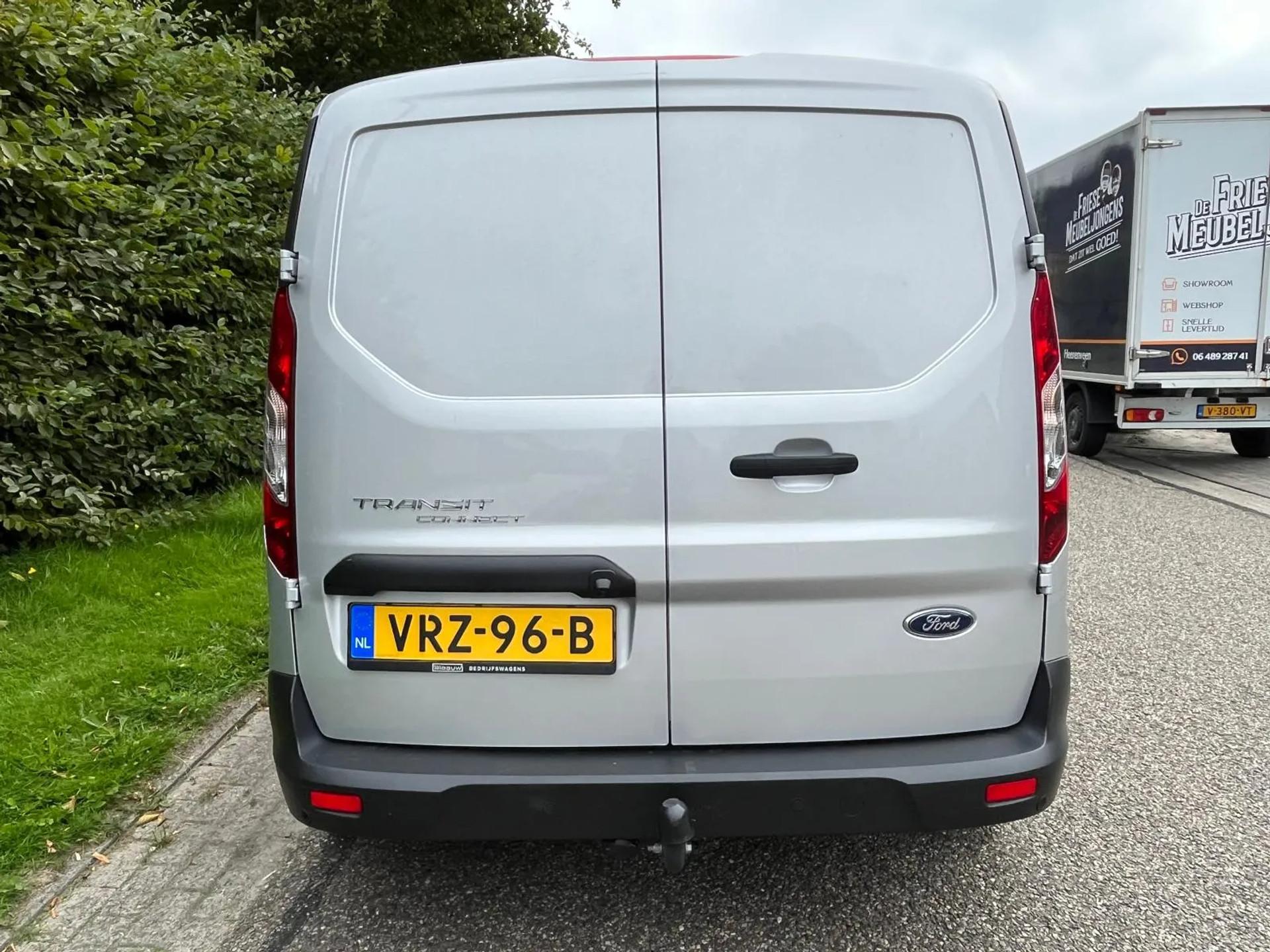 Foto 11 van Ford Transit Connect L1 1.5 Automaat | Inrichting | Trekhaak