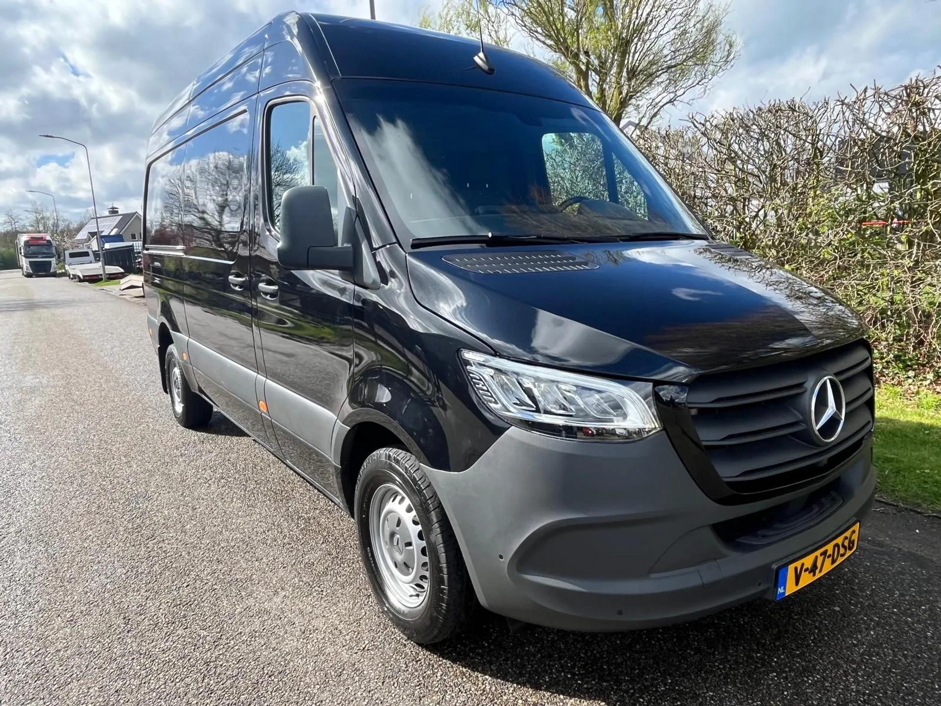 Foto 18 van Mercedes-Benz Sprinter 319 3.0 L2H2 | Mbux| Trekhaak 3.5T