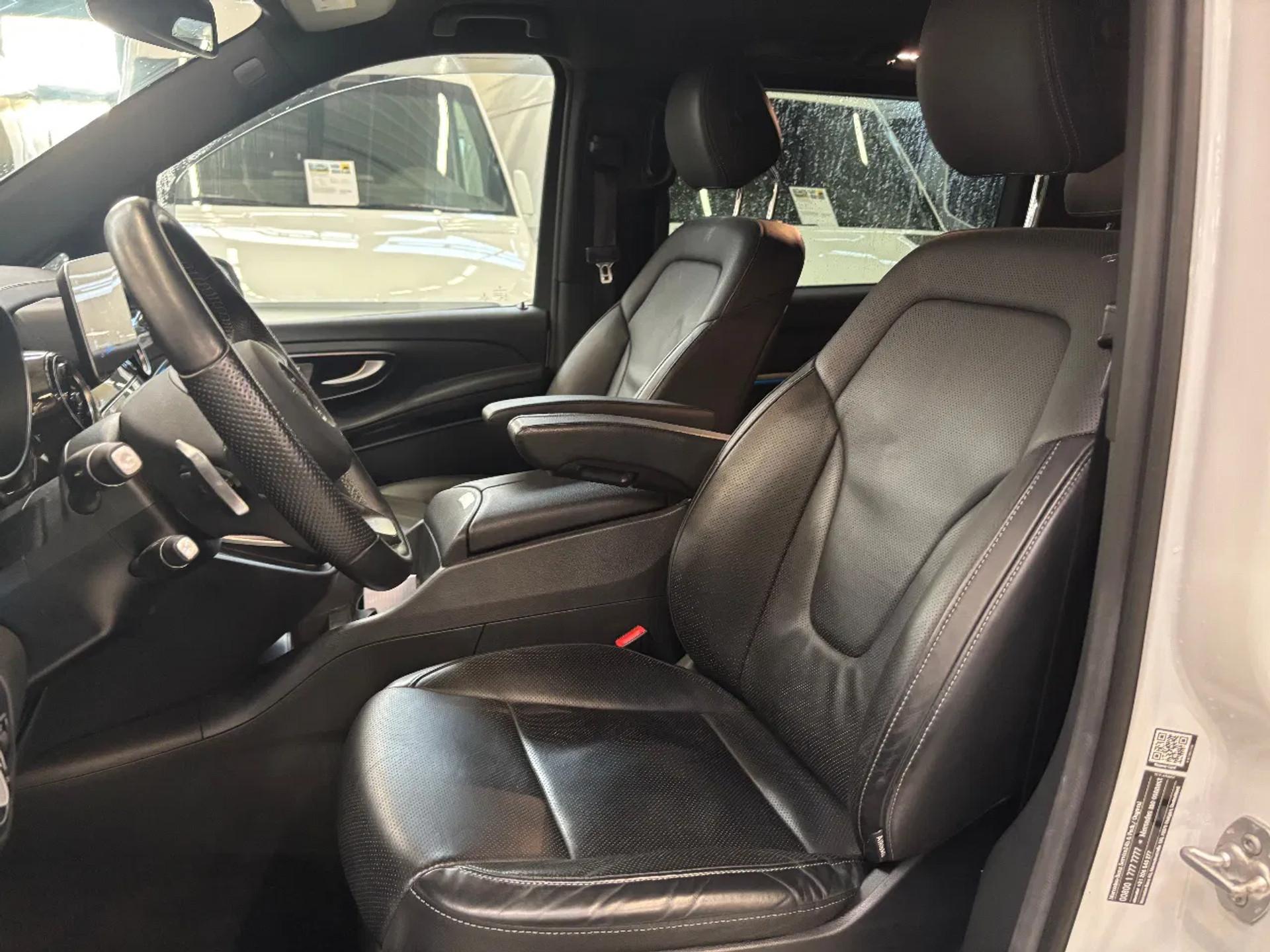 Foto 15 van Mercedes-Benz 300D Dubbelcabine Automaat EURO 6 Koelkast Electrische stoelen