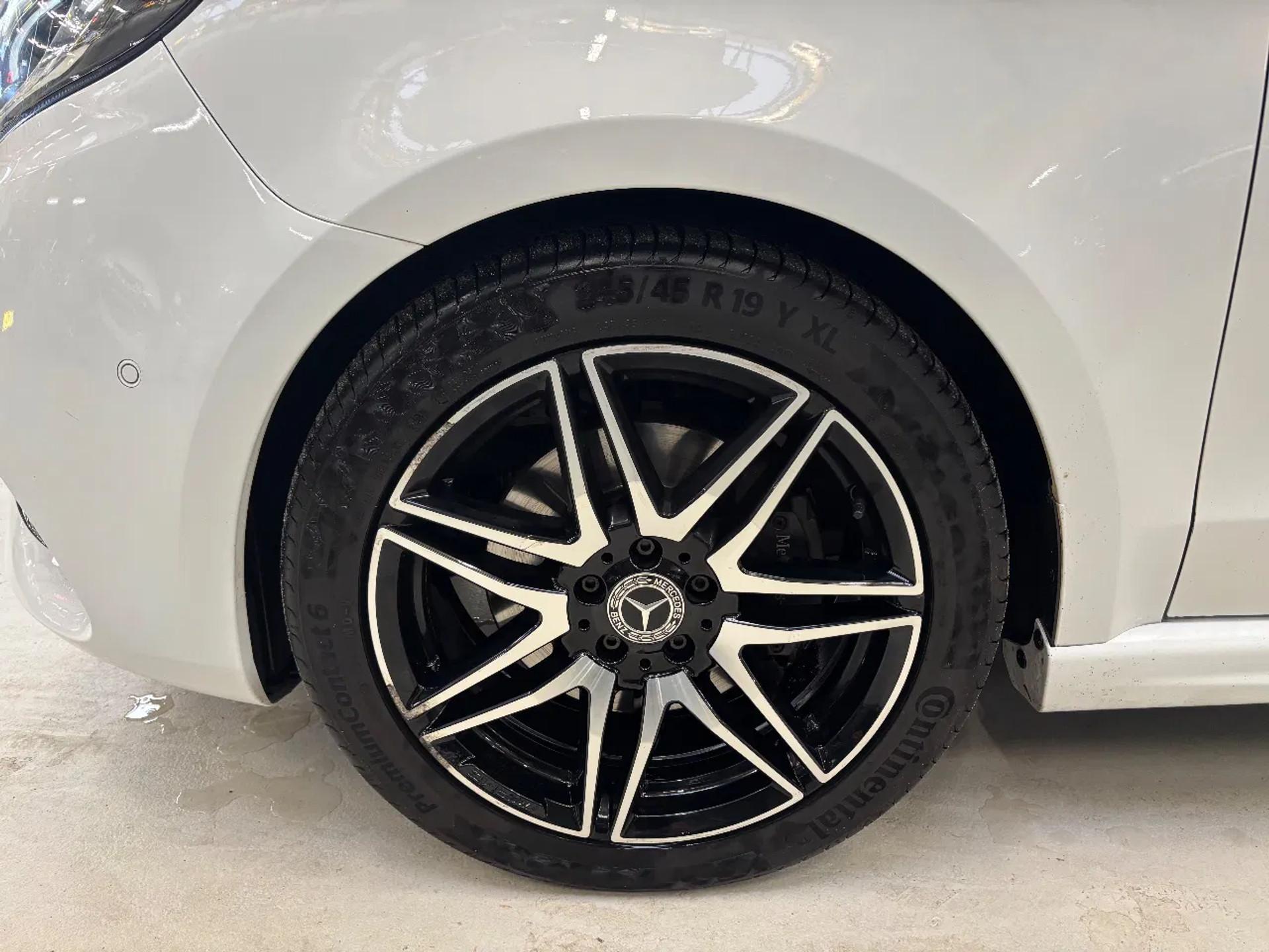 Foto 9 van Mercedes-Benz 300D Dubbelcabine Automaat EURO 6 Koelkast Electrische stoelen