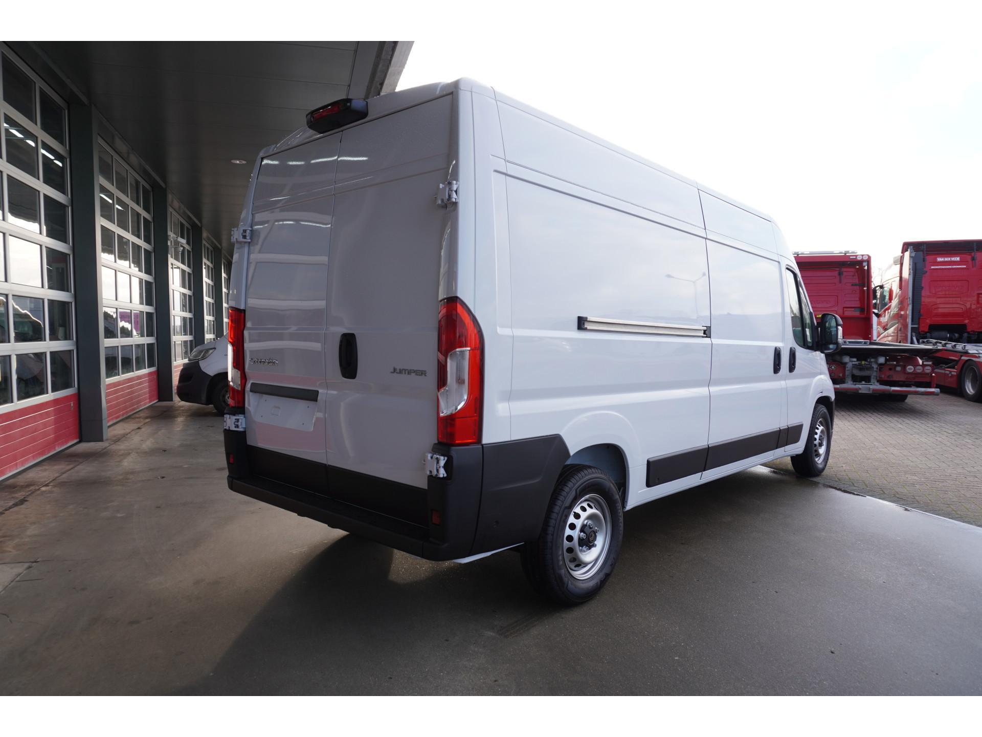 Foto 4 van Citroën 335 2.2 BlueHDi 180PK L3H2 Automaat