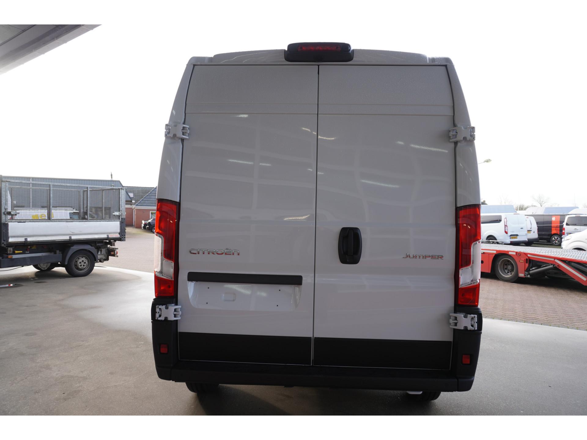 Foto 6 van Citroën 335 2.2 BlueHDi 180PK L3H2 Automaat