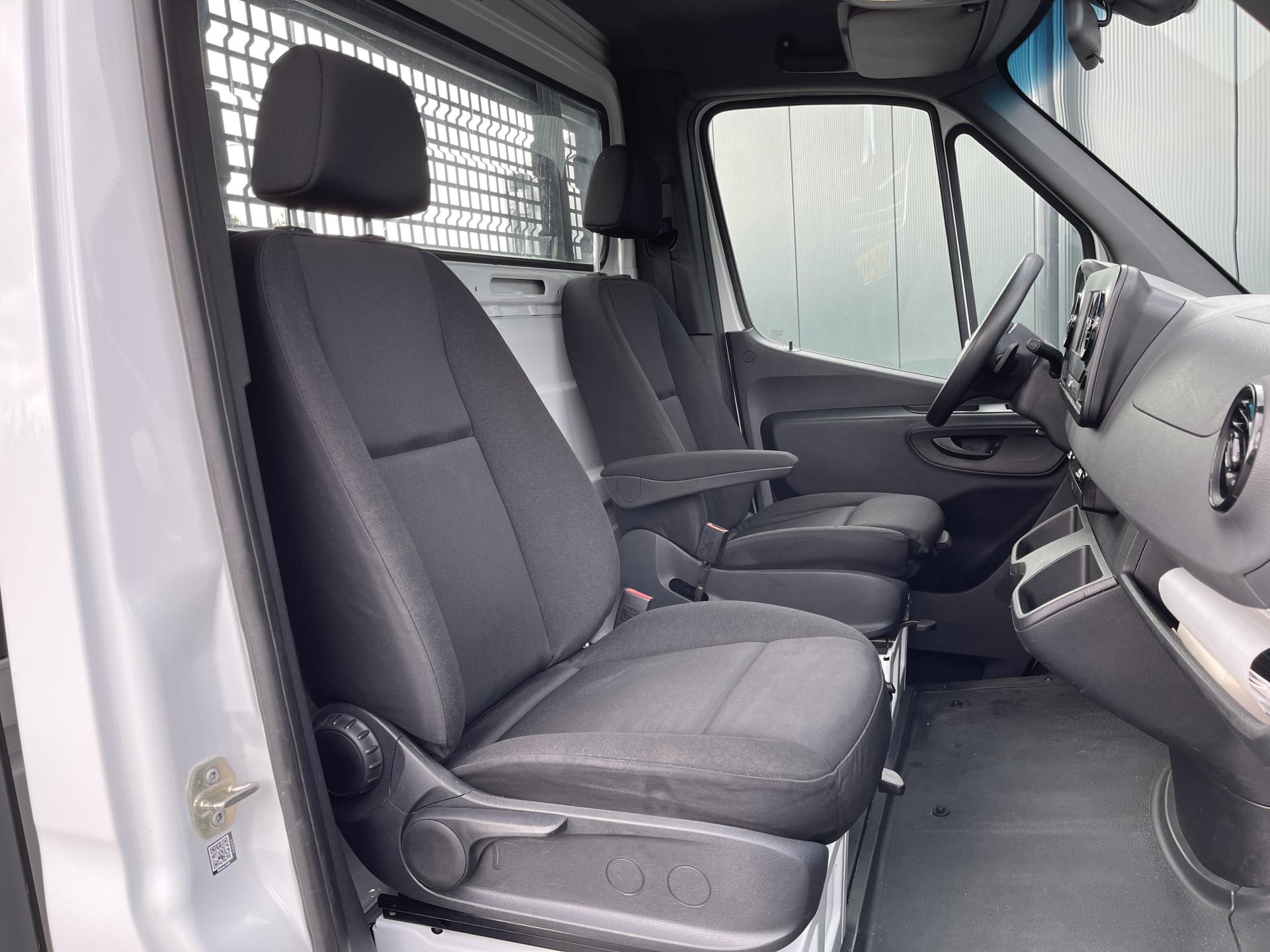 Foto 5 van Mercedes-Benz Sprinter 311 2.2 CDI 3.5T / AUTOMAAT / PICK UP / TREKHAAK / AIRCO / CRUISE / CARPLAY