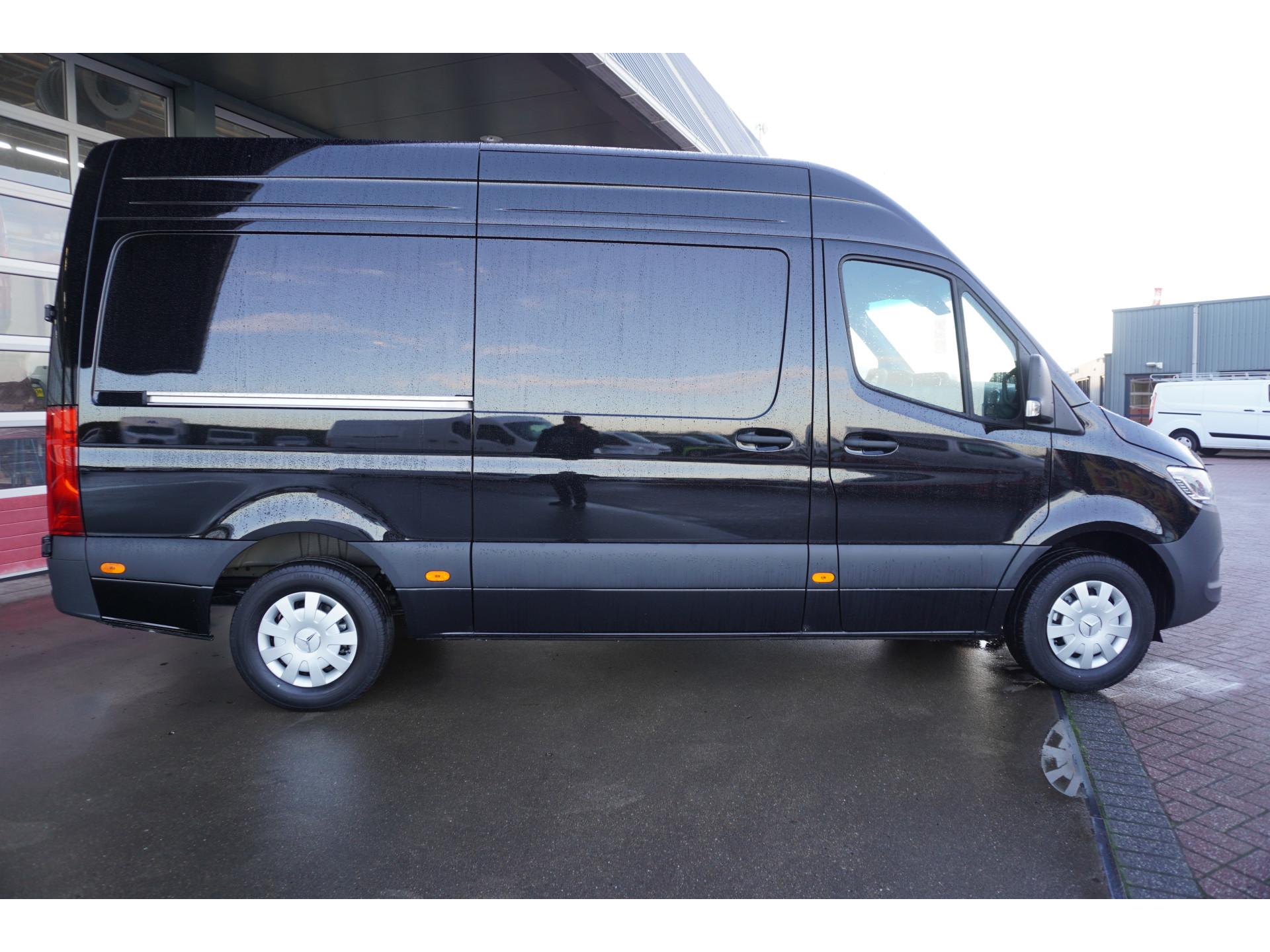 Foto 3 van Mercedes-Benz 317 CDI 170PK L2H2 Pro automaat Schuifdeur Links en Rechts