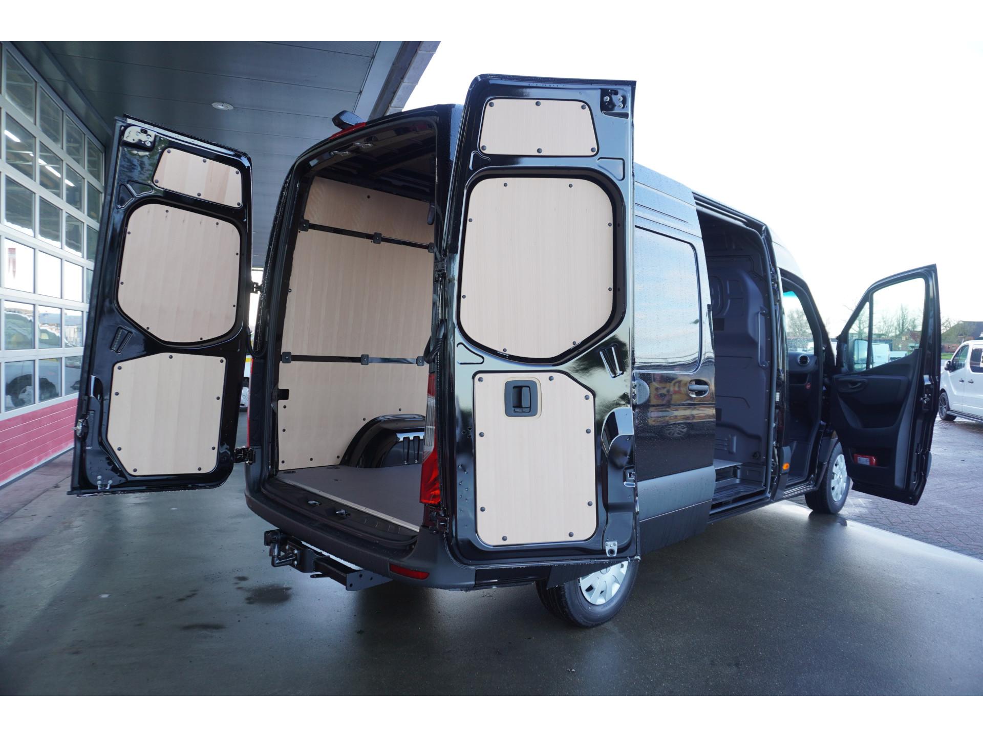 Foto 5 van Mercedes-Benz 317 CDI 170PK L2H2 Pro automaat Schuifdeur Links en Rechts