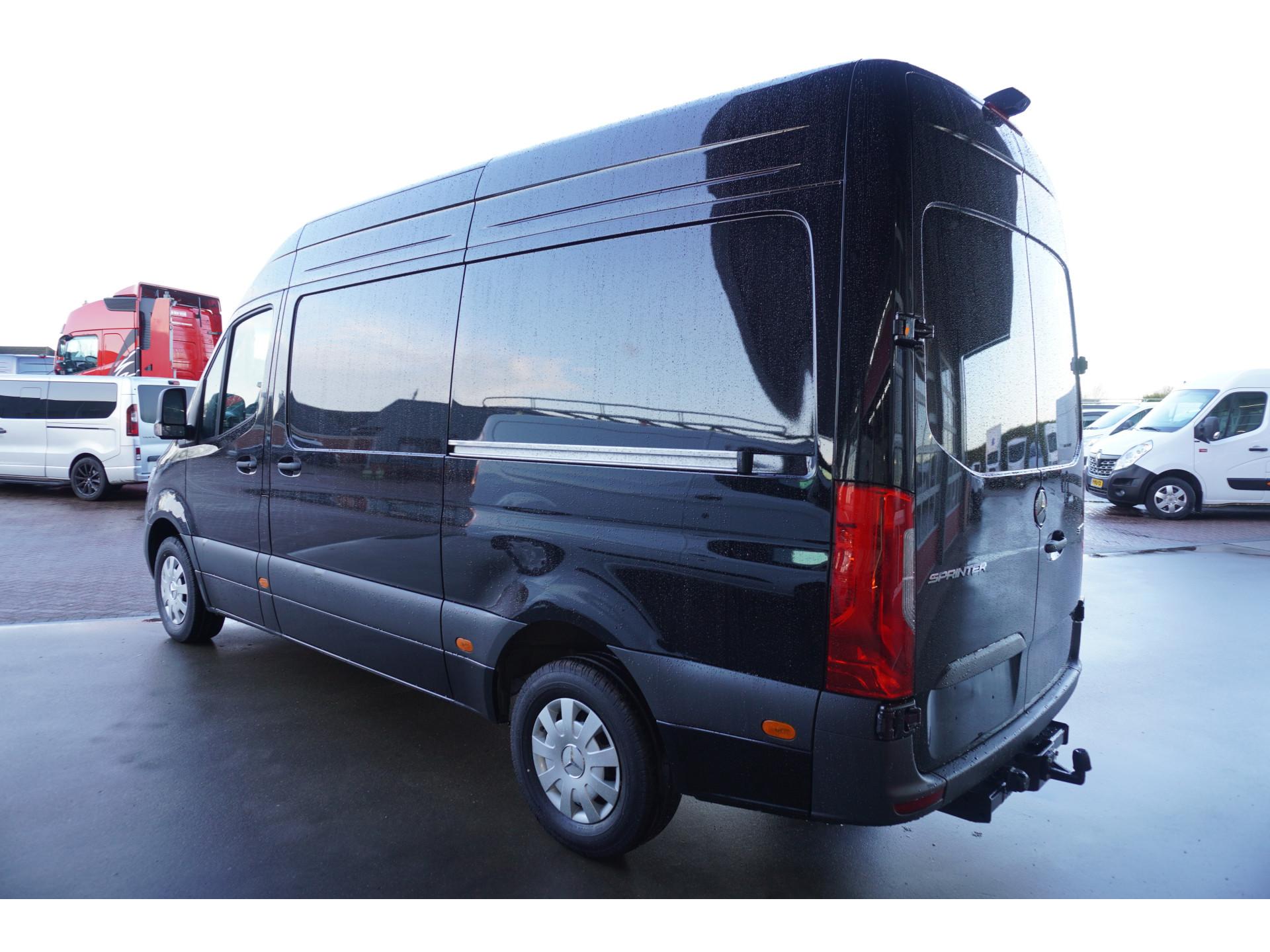 Foto 7 van Mercedes-Benz 317 CDI 170PK L2H2 Pro automaat Schuifdeur Links en Rechts
