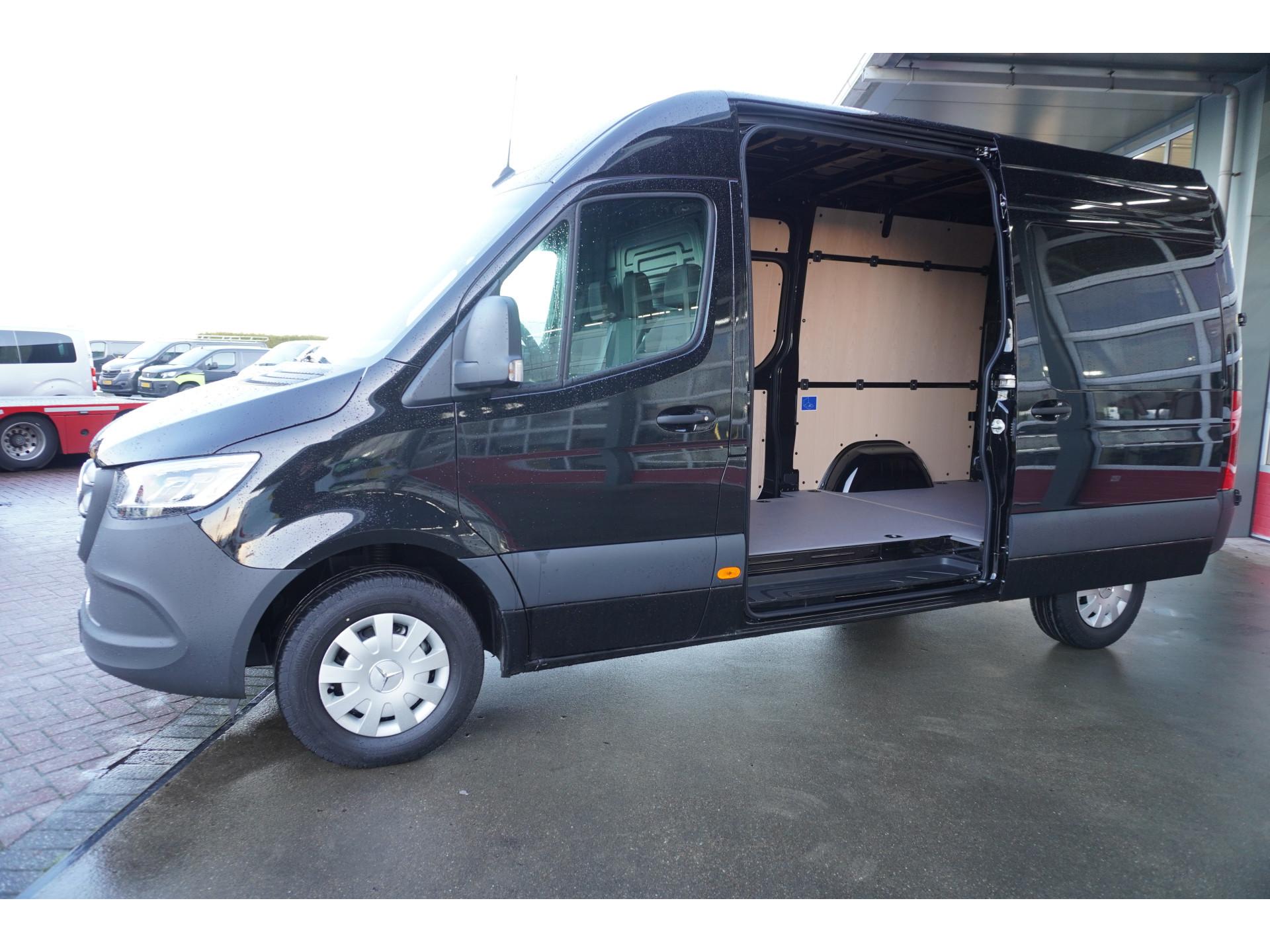 Foto 9 van Mercedes-Benz 317 CDI 170PK L2H2 Pro automaat Schuifdeur Links en Rechts