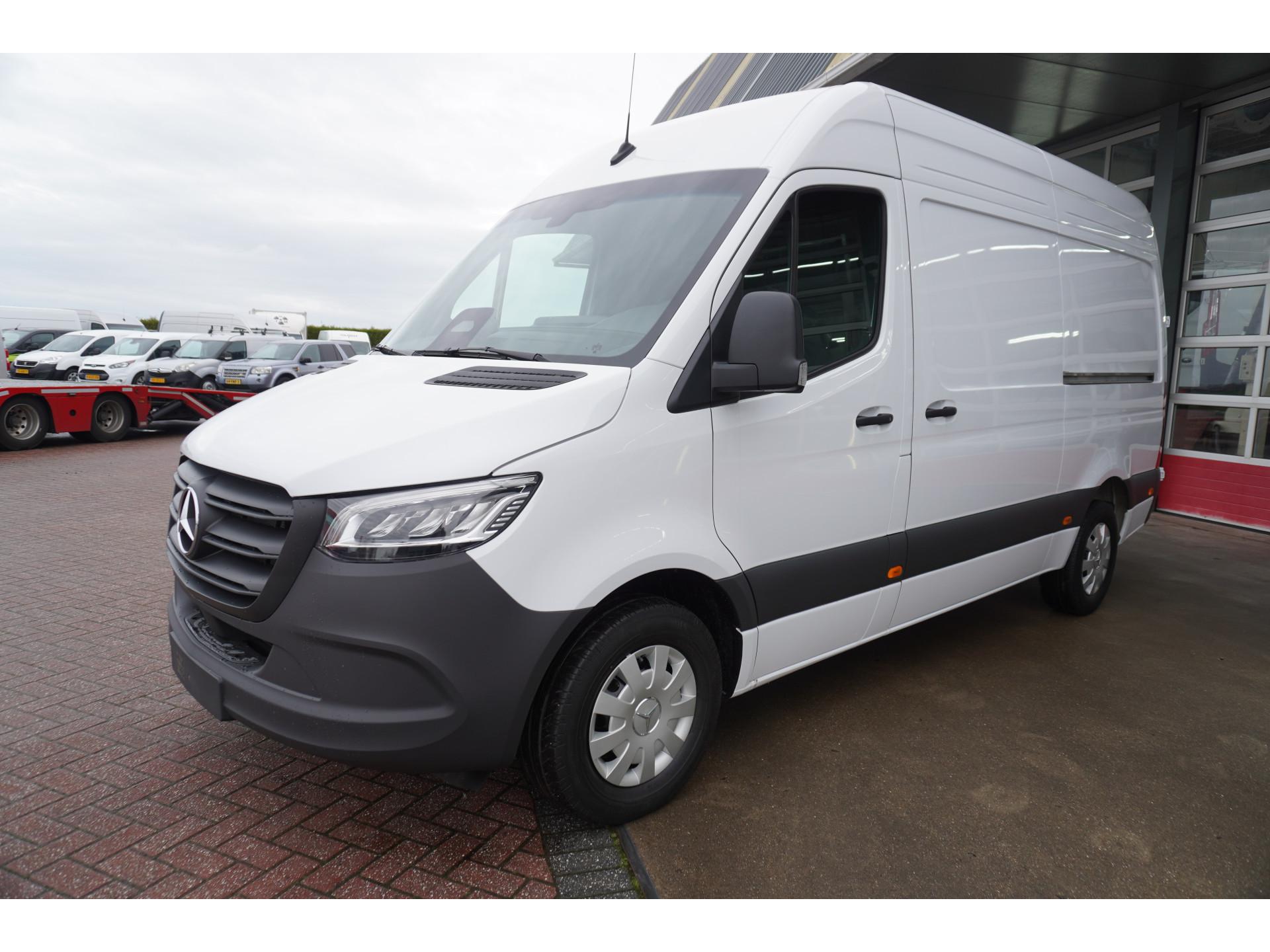 Foto 10 van Mercedes-Benz 317 CDI 170PK L2H2 Pro automaat Schuifdeur links en Rechts